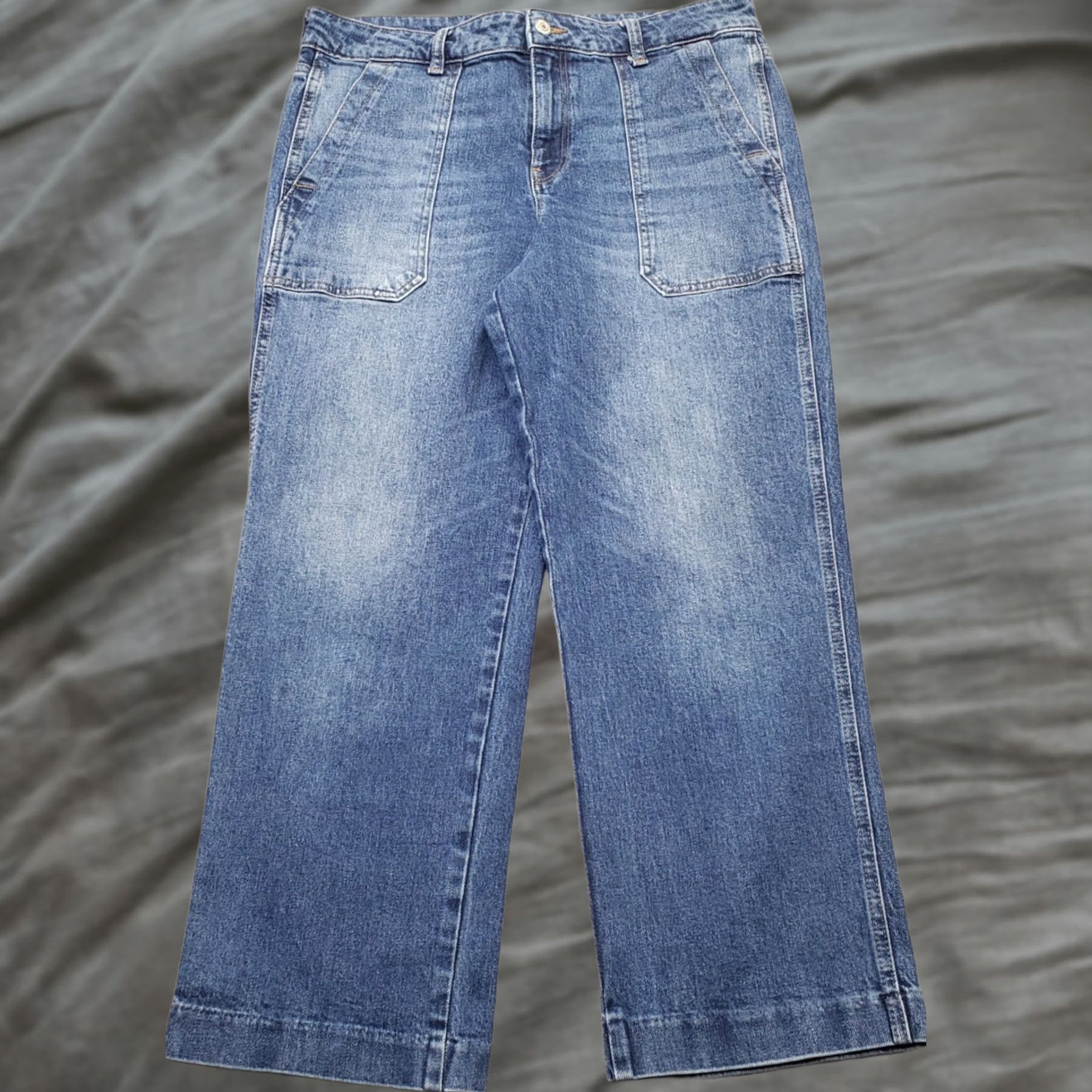 Old Navy Old Navy Jeans Womens 12 Blue Denim Stretch Cropped Medium Wash 5-Pocket Regular Fit Size: Womens 12 Blue Denim Stretch Cropped Medium Wash Size 34" / US 12 / IT 48 - 1 Thumbnail