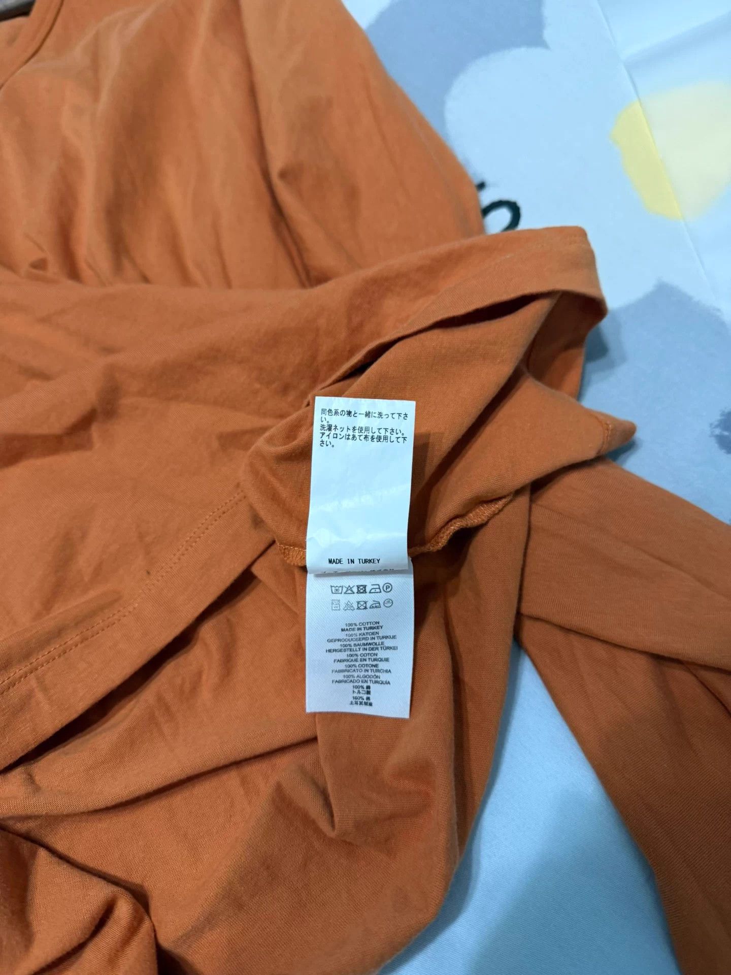 Dries Van Noten DRIES VAN NOTEN V-neck solid white t-shirt 95new worn once Size US M / EU 48-50 / 2 - 5 Thumbnail