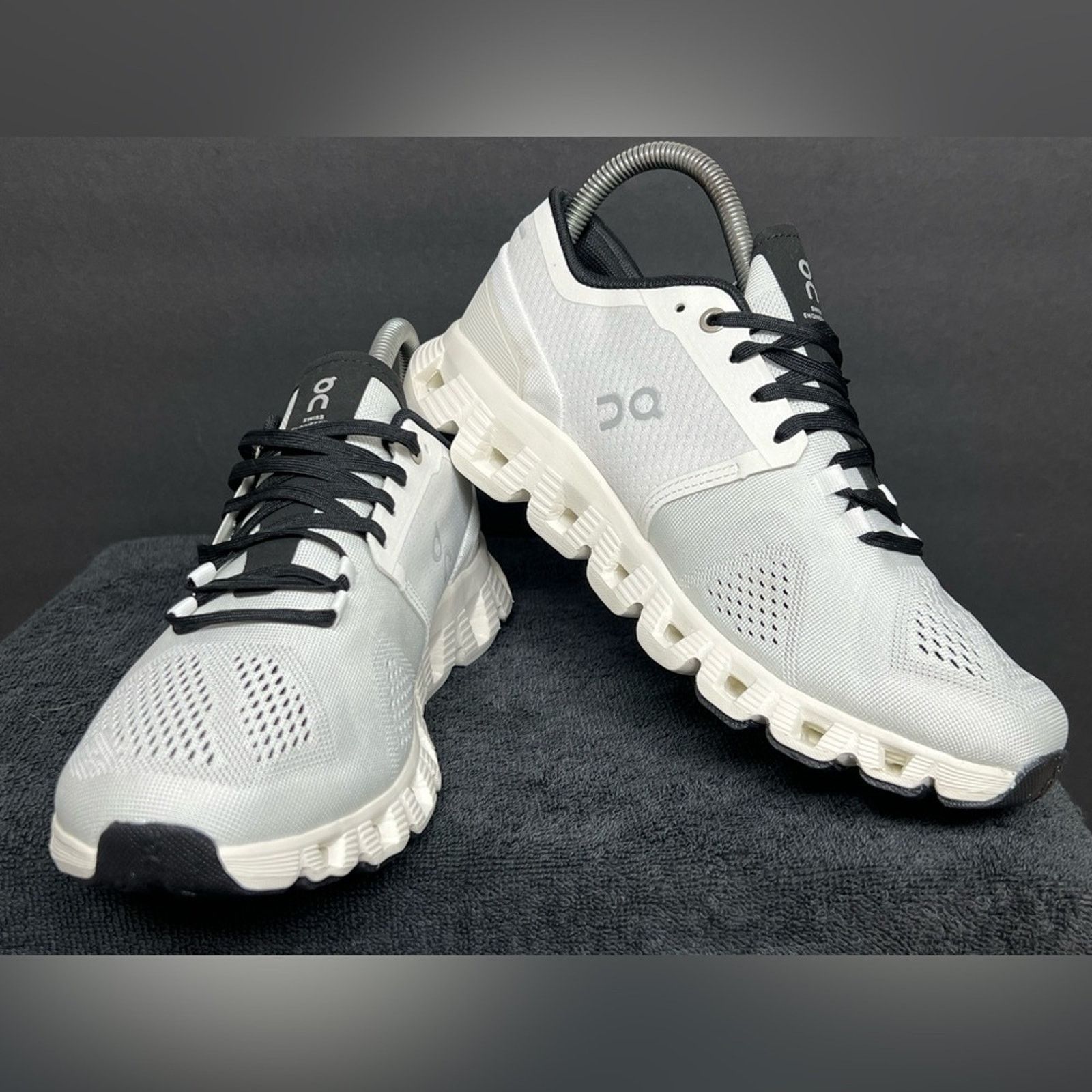 On On Cloud X Running Comfort Shoes White Black Women’s 8 NWOB Size US 8 / IT 38 - 2 Thumbnail