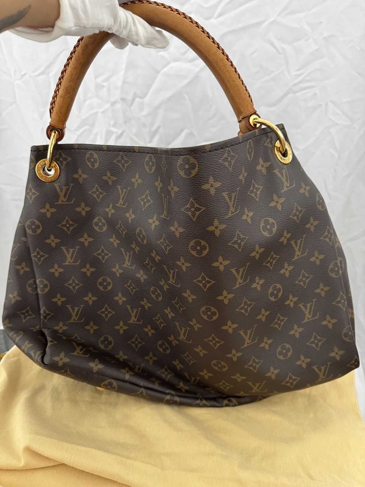 Louis Vuitton Louis Vuitton Artsy Hobo Bag Size ONE SIZE - 2 Thumbnail