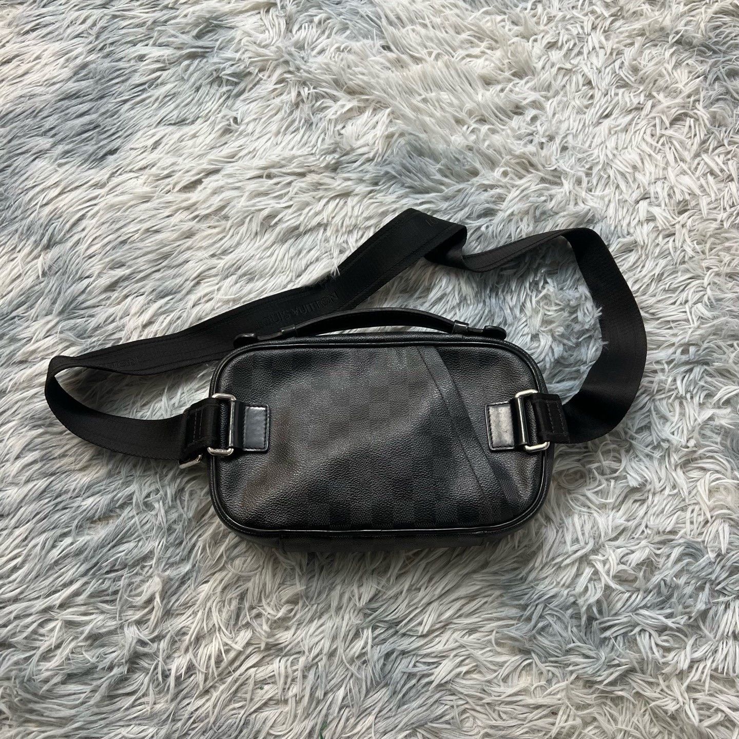 Louis Vuitton Louis Vuitton Waist Crossbody Bag Size ONE SIZE - 1 Thumbnail
