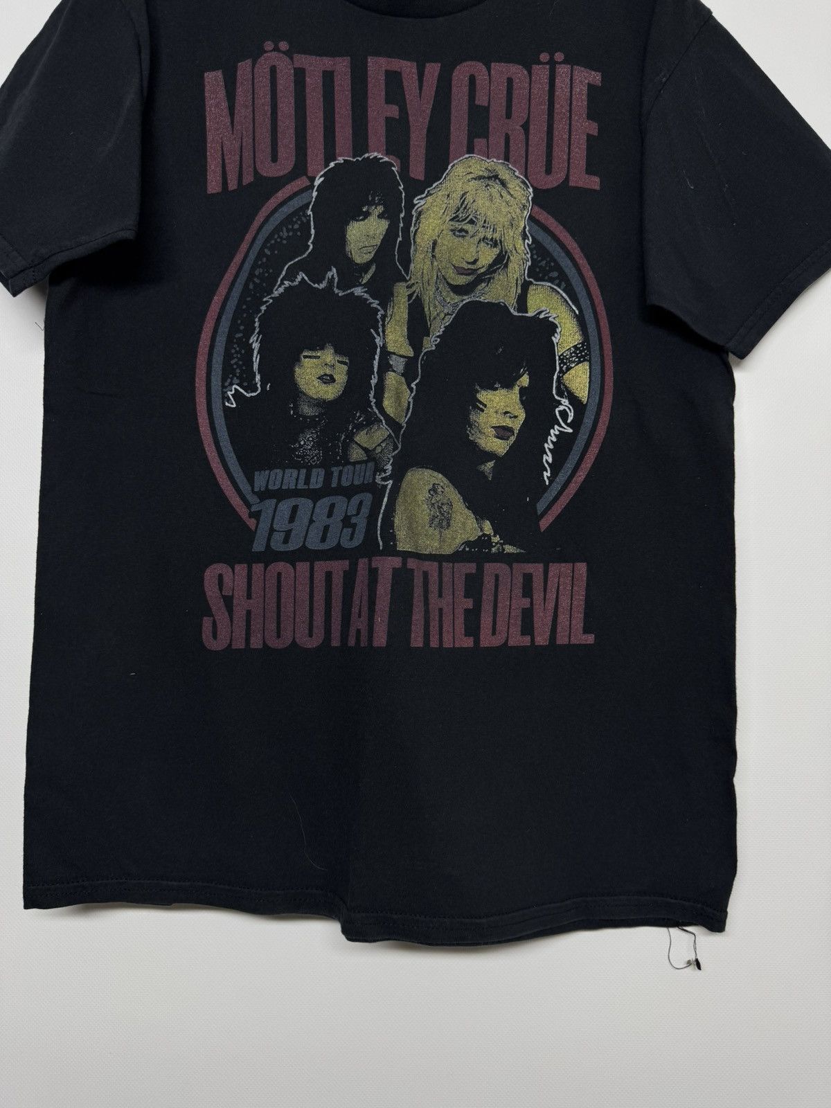 Gildan Vintage Motley Crue Shout At The Devil Rock Band T-Shirt Size US M / EU 48-50 / 2 - 7 Thumbnail