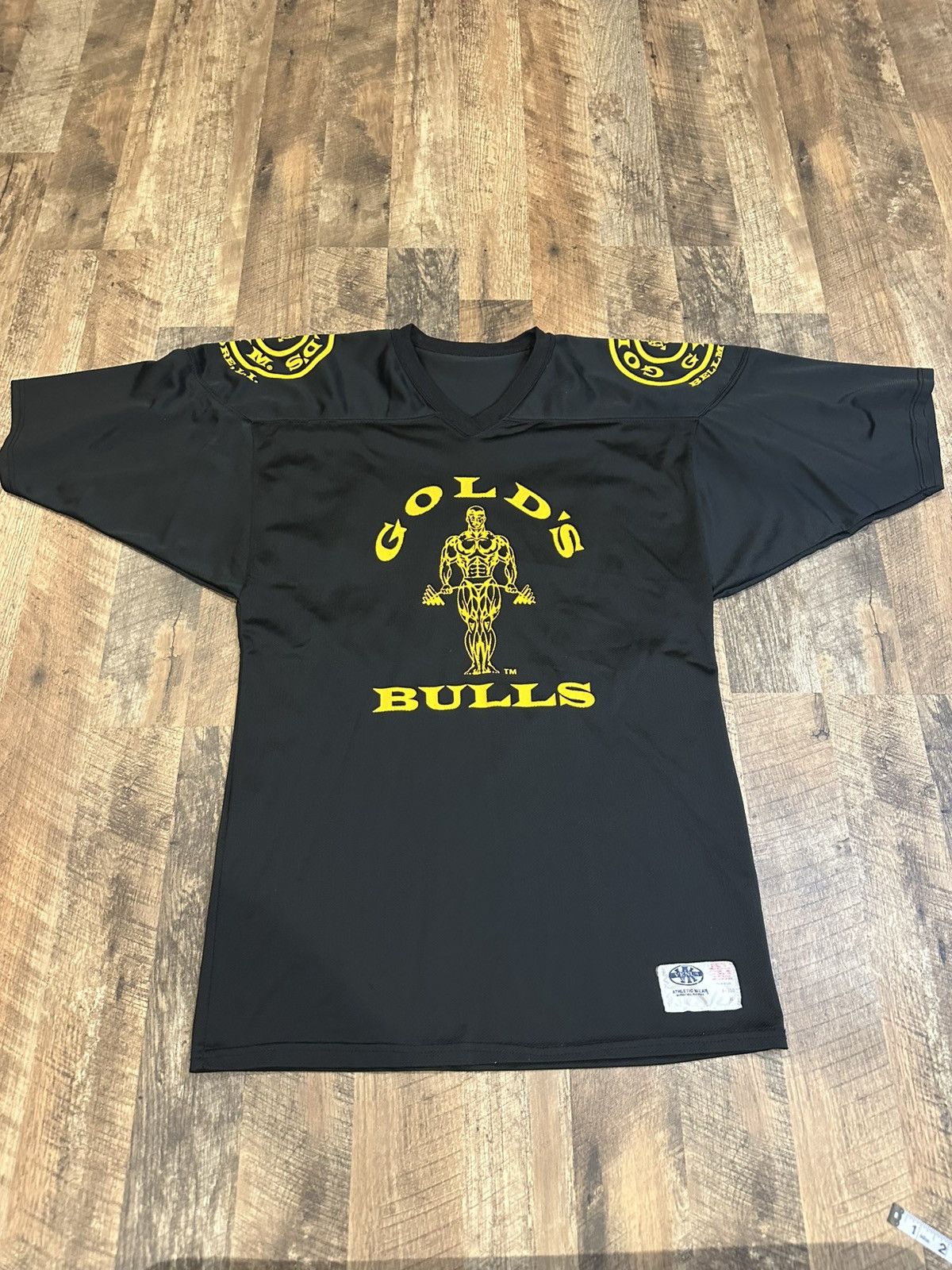 Vintage Vintage Gold’s Gym Bulls Jersey Venus Athletic Wear Size XL Size US XL / EU 56 / 4 - 1 Thumbnail