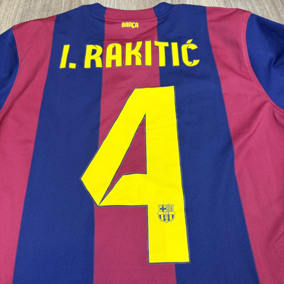 Nike Barcelona 14/15 home shirt #4 Rakitic Size US S / EU 44-46 / 1 - 4 Thumbnail