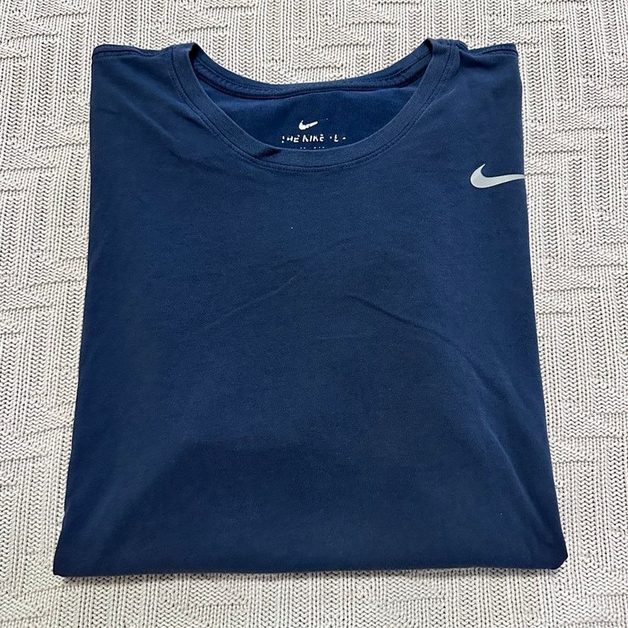 Nike Nike navy crewneck short sleeve tee size XL Size US XL / EU 56 / 4 - 1 Thumbnail