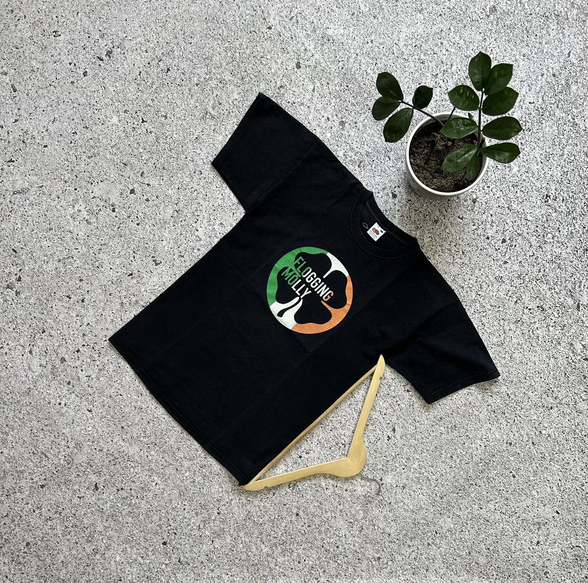 Band Tees × Vintage Rare Vintage 2000’s Flogging Molly Band Rock T-Shirt Size US L / EU 52-54 / 3 - 1 Thumbnail