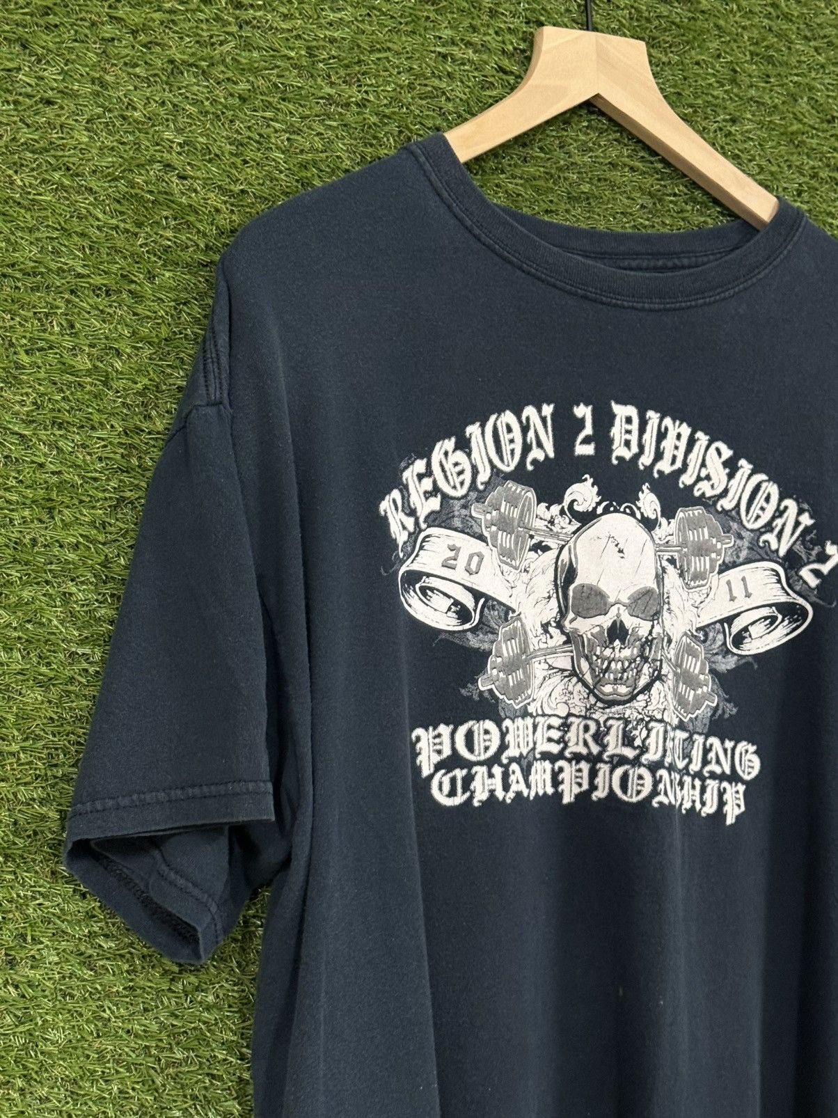 Vintage Vintage Powerlifting Weightlifting Barbell Skull Logo Tee XL Size US XL / EU 56 / 4 - 2 Thumbnail