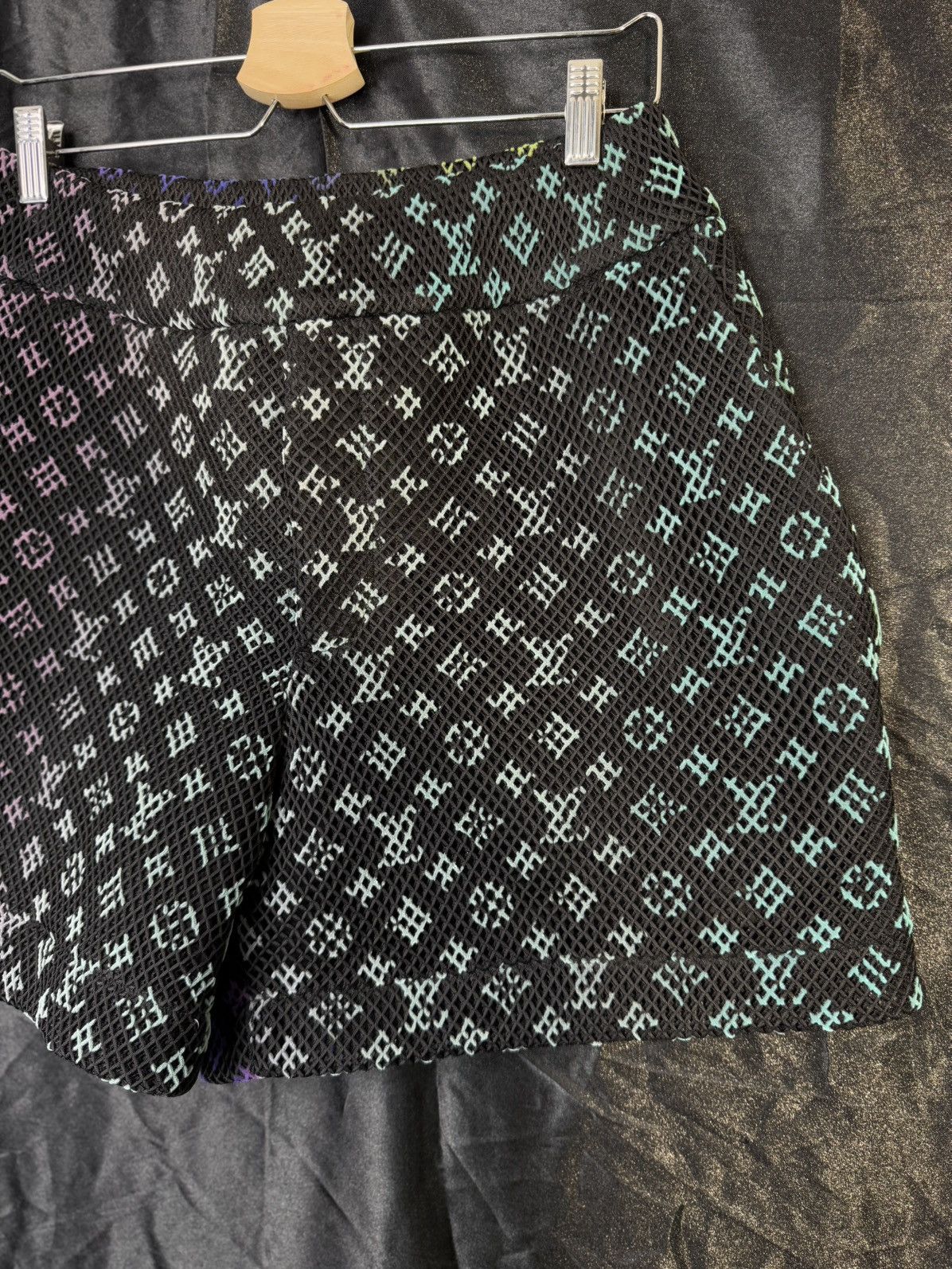 Louis Vuitton Louis Vuitton Multicolor Mesh Shorts Size US 40 / EU 56 - 2 Thumbnail