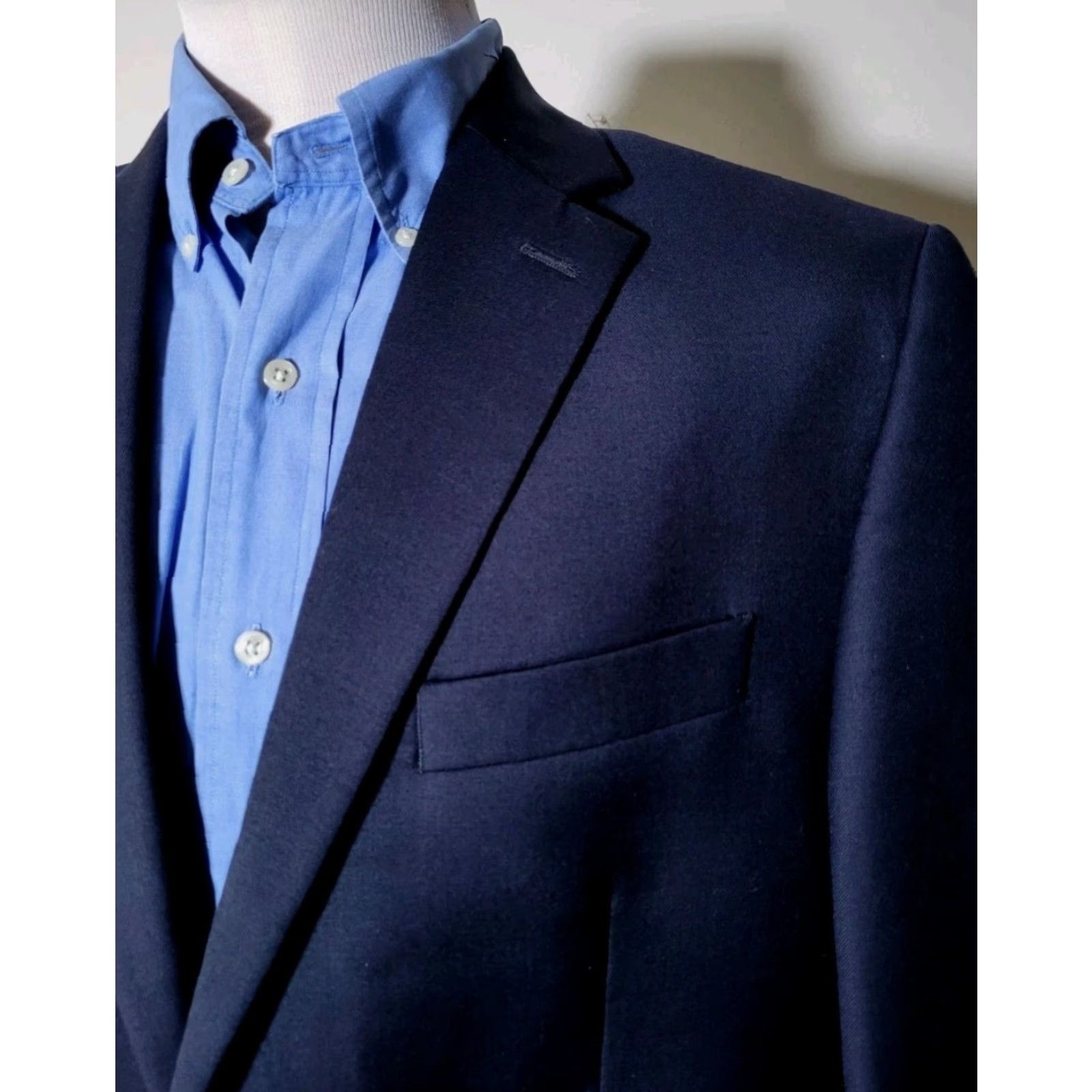 Ralph Lauren Ralph Lauren Blazer Wool Polyester Navy Blue 42L Mens Two-Button Notch Lapel Long Single-Breasted 1 Vent Solid Vintage? No (avoid extra) Size US XL / EU 56 / 4 - 3 Thumbnail