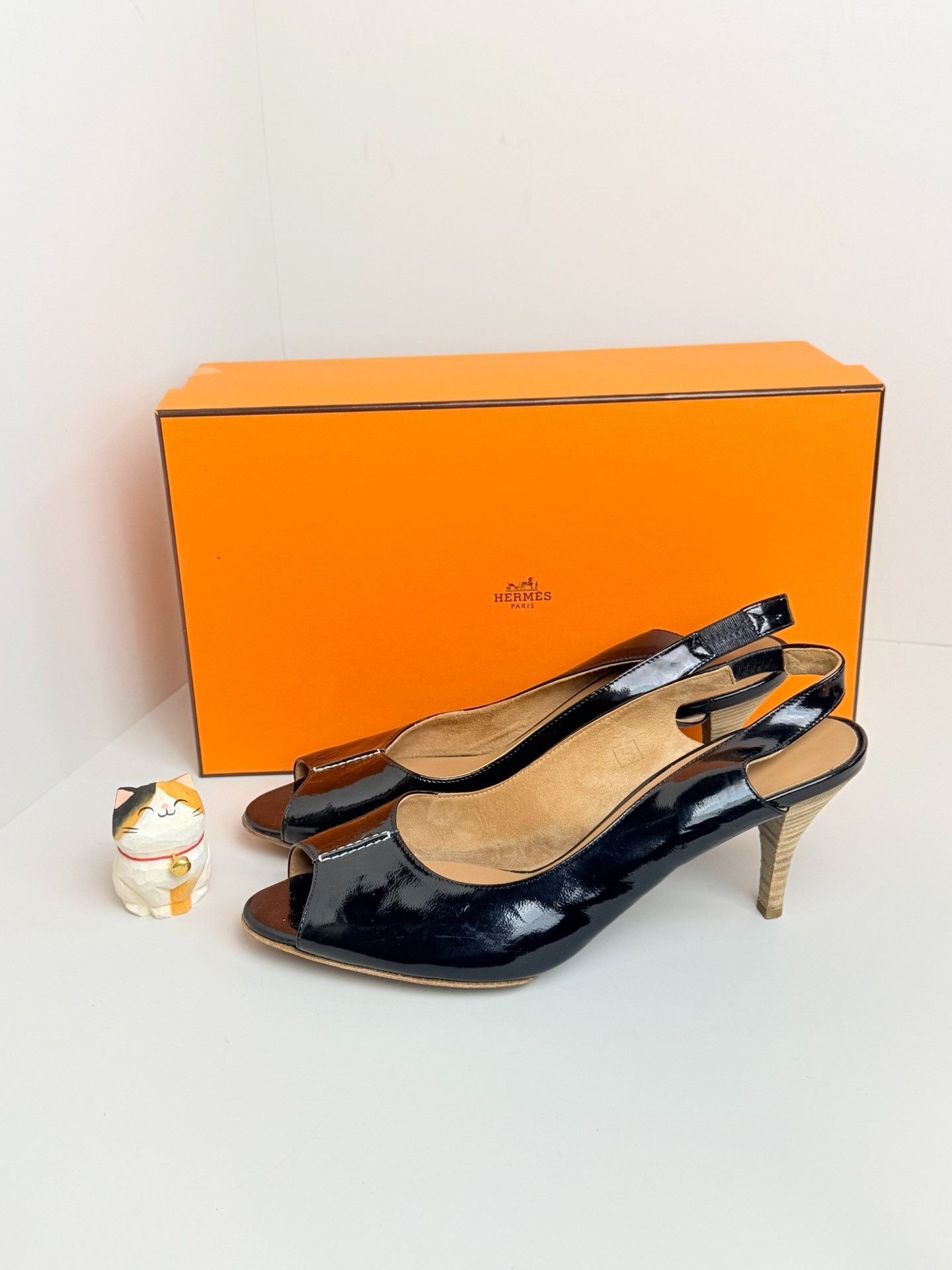 Hermes Hermes Leather Sandals us_7-5 Women Size US 7.5 / IT 37.5 - 1 Thumbnail