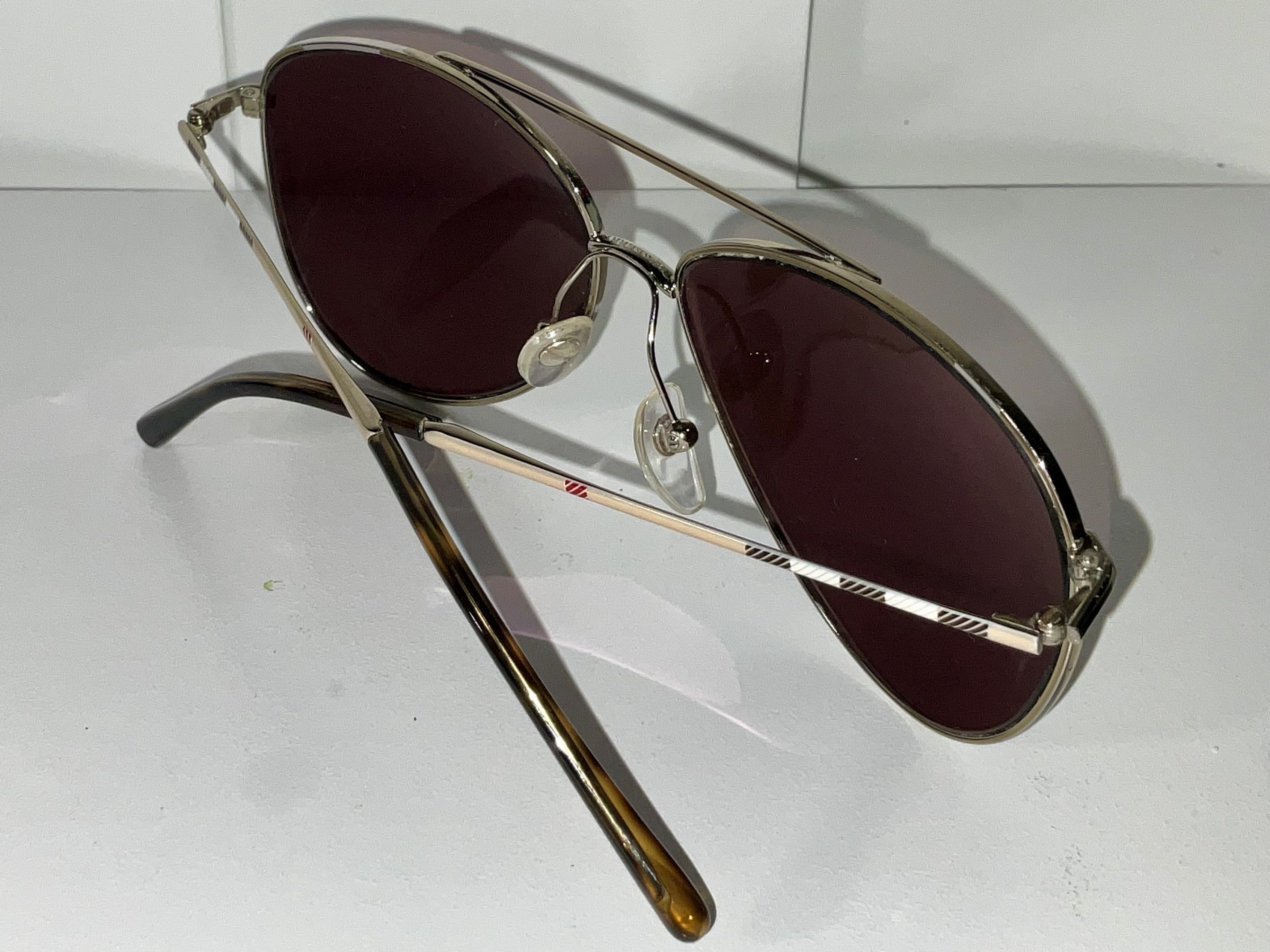 Burberry Aviator Sunglasses – Pink Tint, Stripe Arms display picture 3