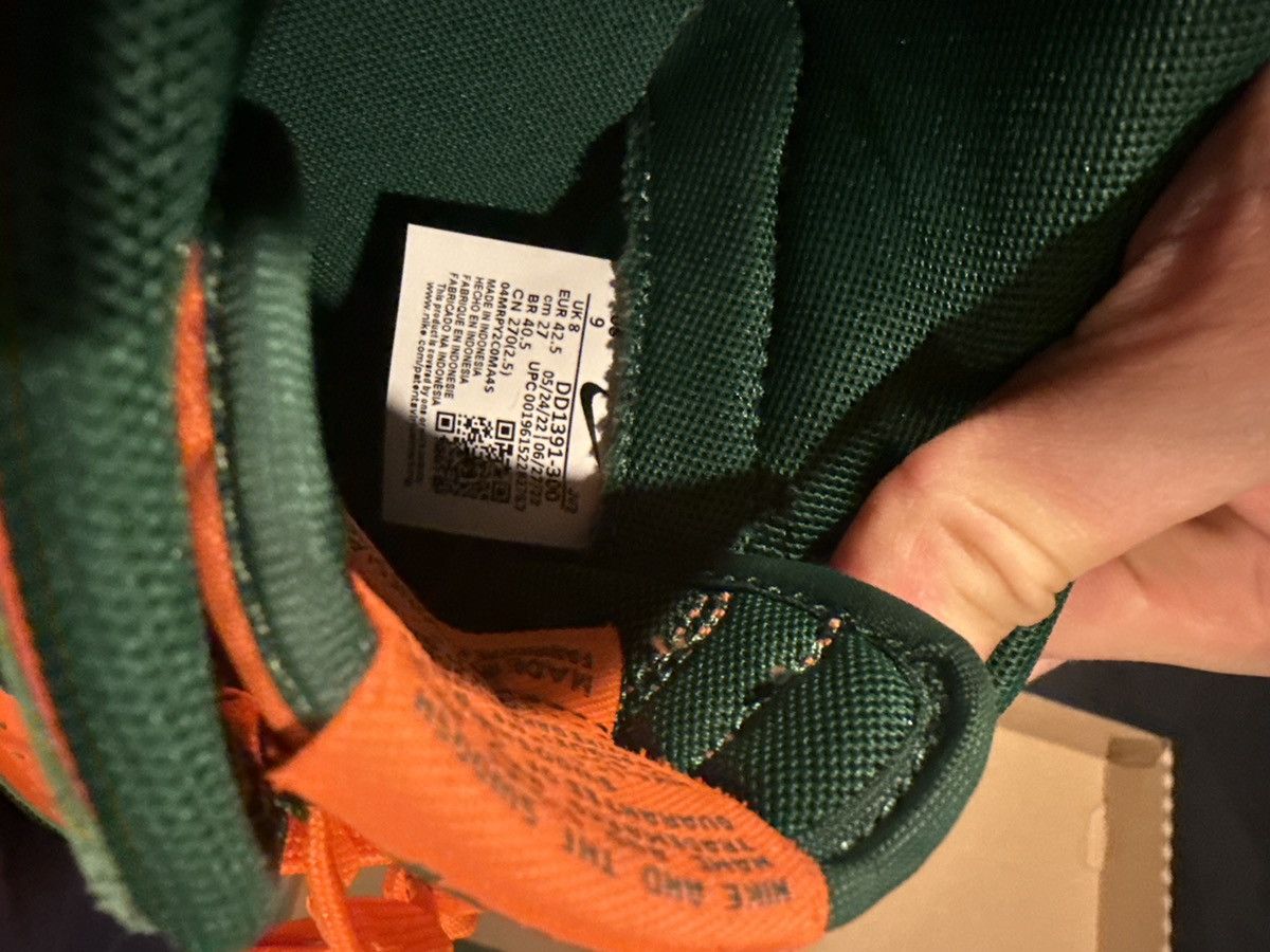Nike Miami Hurricane- Nike SB Dunk Low Size US 9 / EU 42 - 6 Thumbnail