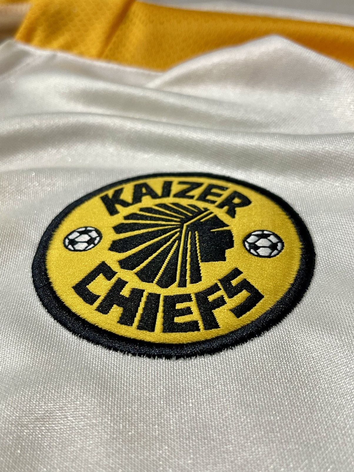 Nike × Vintage Nike x Kaiser chiefs football 2005/06 home kit soccer jersey Size US M / EU 48-50 / 2 - 5 Thumbnail