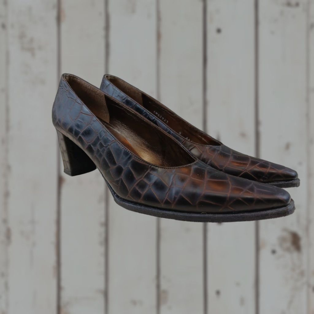 Stuart Weitzman VINTAGE Stuart Weitzman Pumps Shoes Size 8 Brown Croc Print Leather Dress Heels Size M / US 6-8 / IT 42-44 - 1 Thumbnail