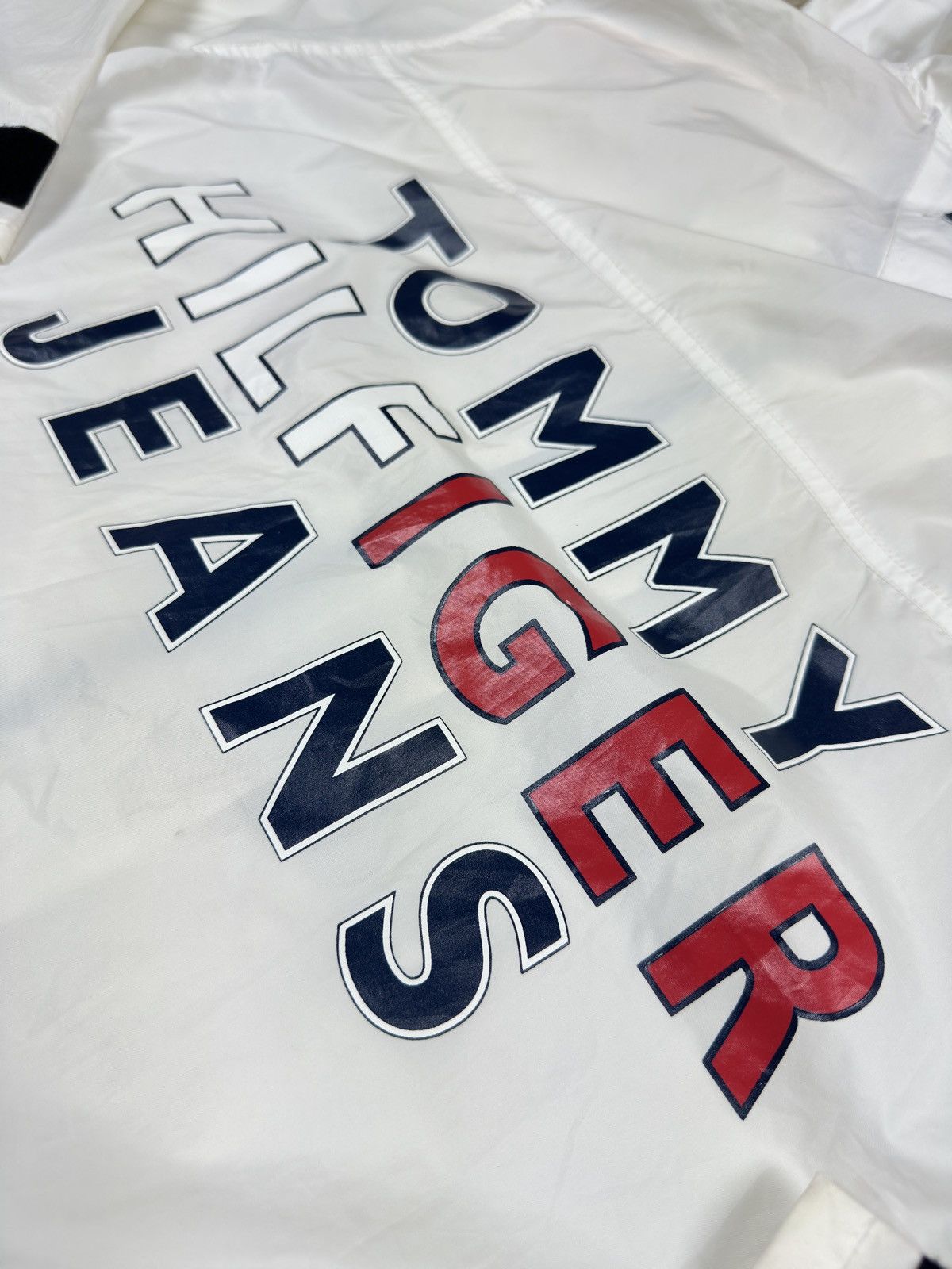Tommy Hilfiger Vintage Tommy Hilfiger Jeans Logo Nylon Windbreaker Jacket Size US M / EU 48-50 / 2 - 16 Thumbnail