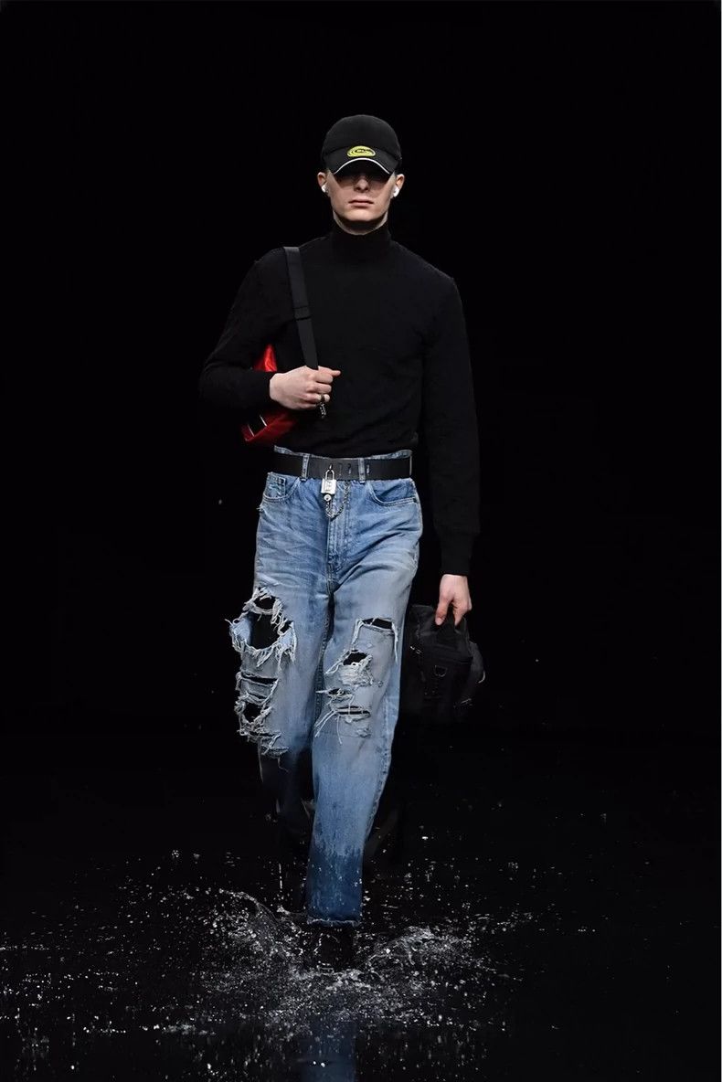 Balenciaga Balenciaga FW20 Football Series Front and Back Embroidered Size ONE SIZE - 7 Thumbnail
