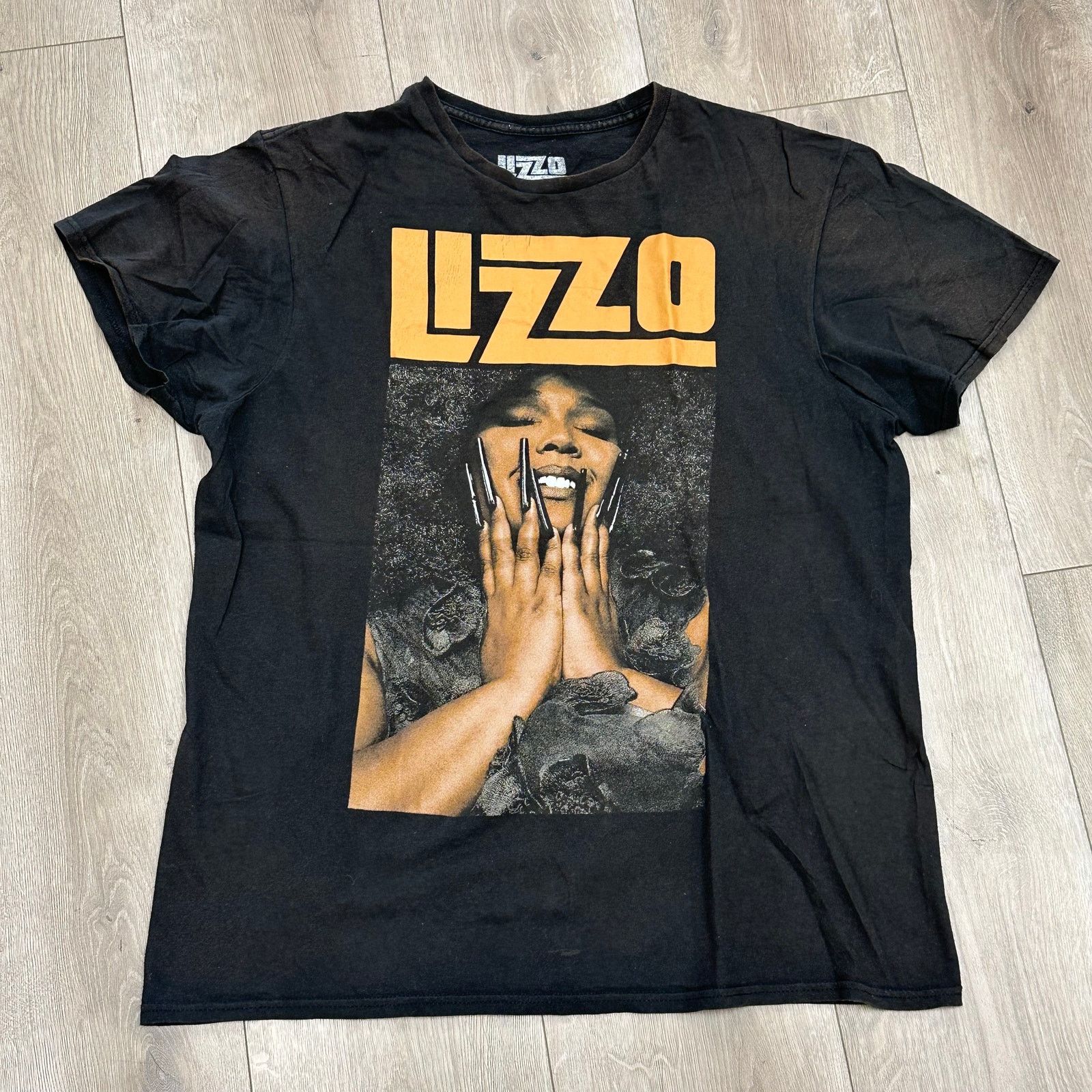 Hot Topic Lizzo Tour Promo Tee T Shirt Size Large L Black B22 Size US L / EU 52-54 / 3 - 1 Thumbnail