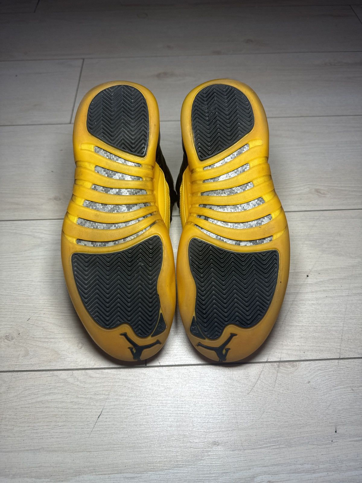 Nike Nike Air Jordan 12 Retro Gold(Yellow). Size US 8 / EU 41 - 5 Thumbnail