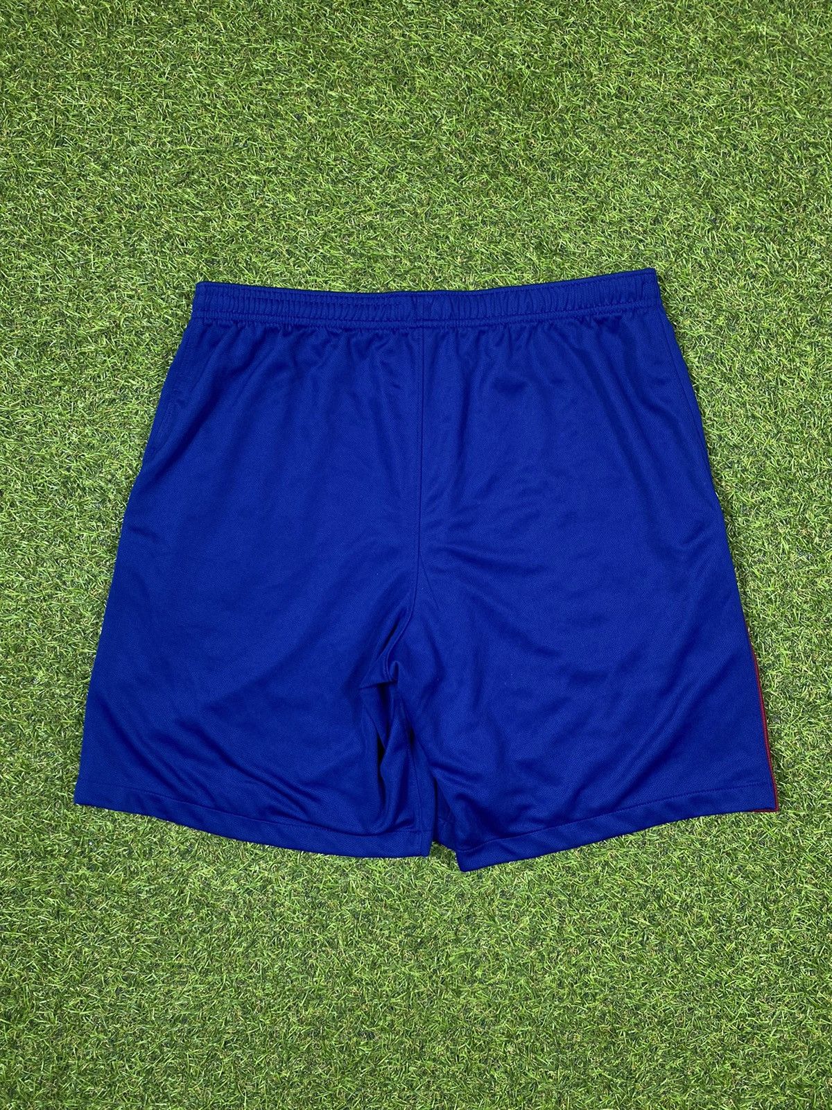 Nike Vintage Nike shorts FC Barcelona streetwear y2k size L Size US 34 / EU 50 - 2 Thumbnail
