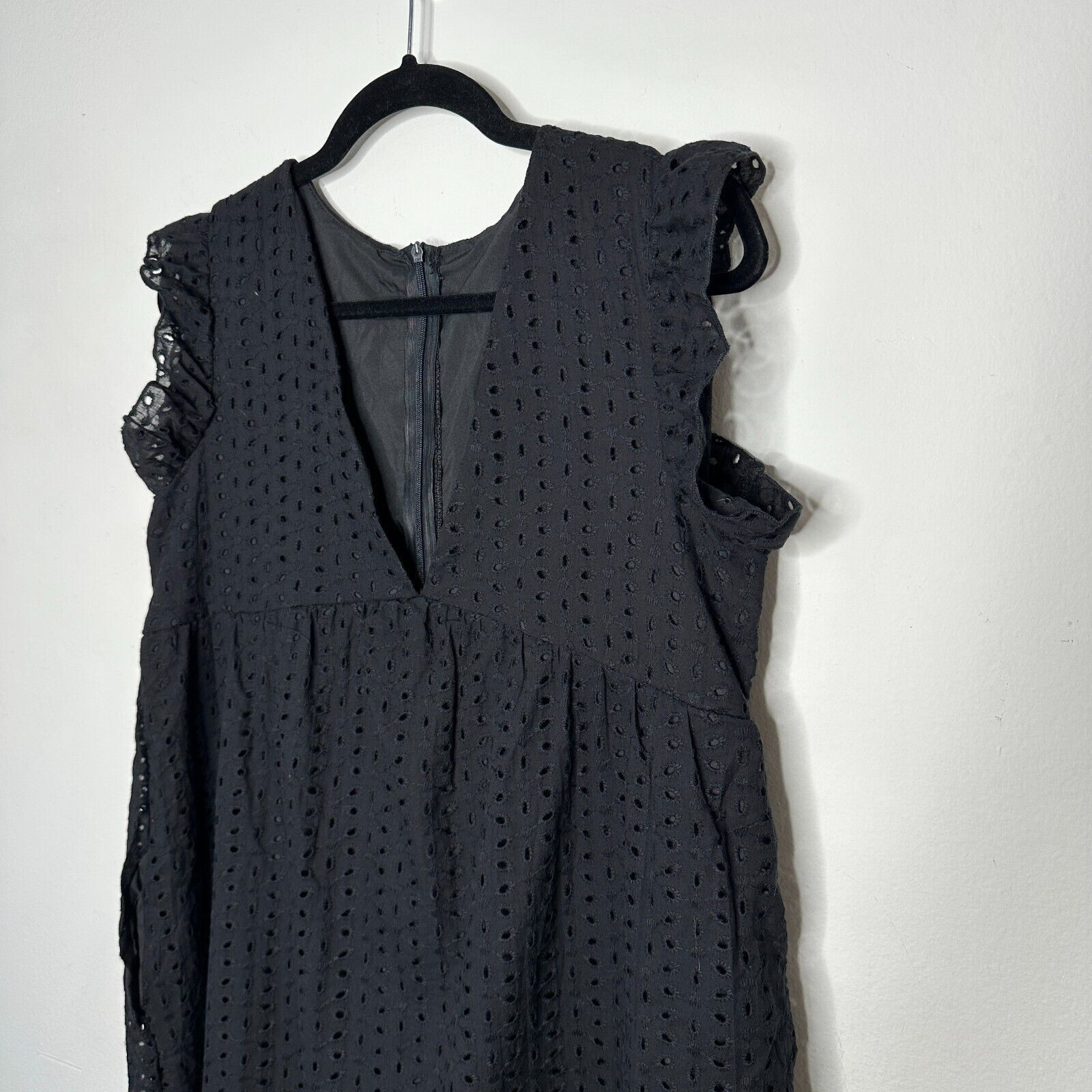 Other Black Eyelet Ruffle VNeck Zip Sleeveless Romper Empire Waist Size M / US 6-8 / IT 42-44 - 7 Thumbnail