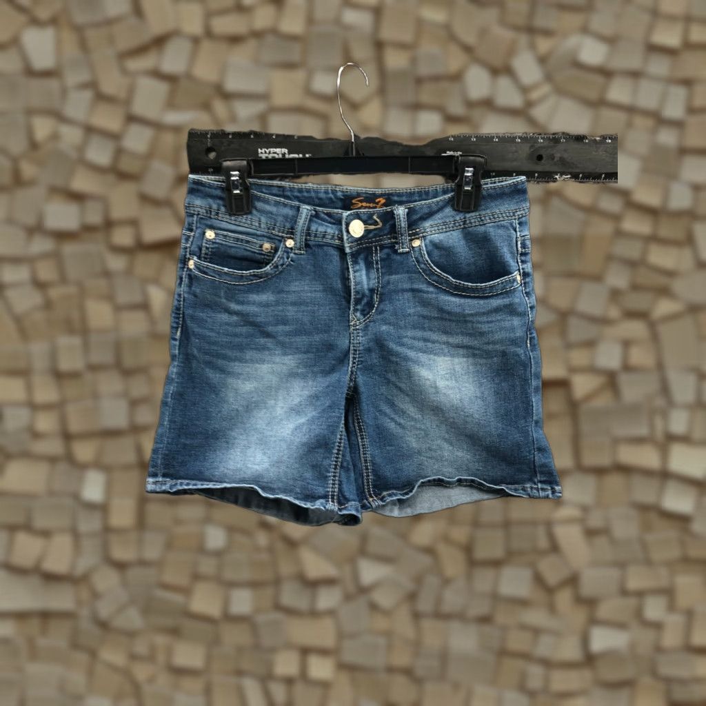 Vintage Seven7 Bermuda Shorts Womens Size 6 Mid Rise Medium Wash Blue Bermuda Shorts Womens Size 6 Mid Rise Medium Wash Blue Size 28" / US 6 / IT 42 - 1 Thumbnail