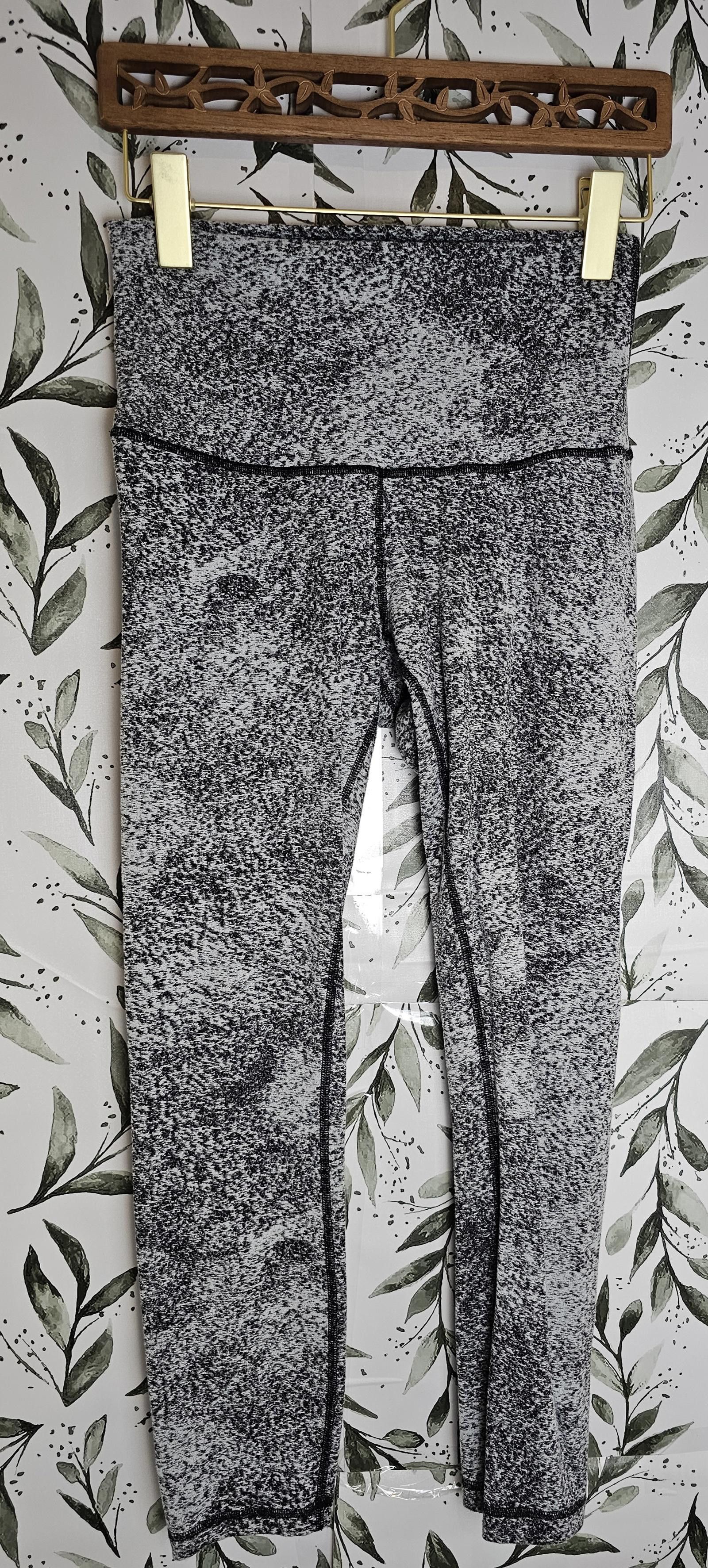 Lululemon Lululemon Yoga Pants Gray Womens Size S Speckled Design Size 28" / US 6 / IT 42 - 2 Thumbnail