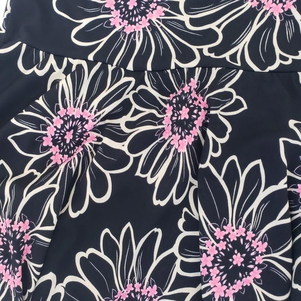 Designer LILY Large Black, White, and Hot Pink accent flowers Size 36" / US 14 / IT 50 - 2 Thumbnail