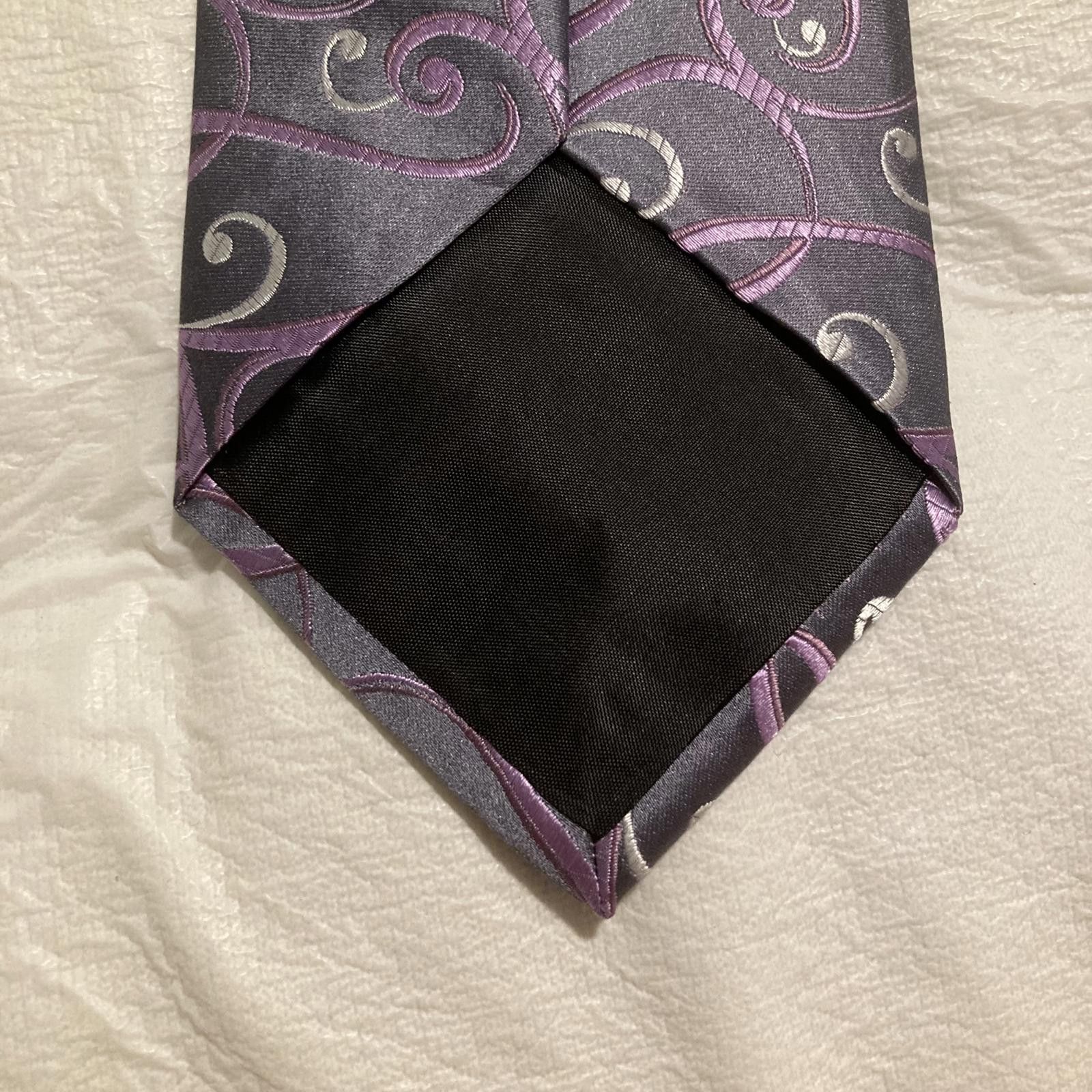 Van Heusen NWOT Van Heusen Tie 100% Silk 58/3.5 Size ONE SIZE - 5 Thumbnail