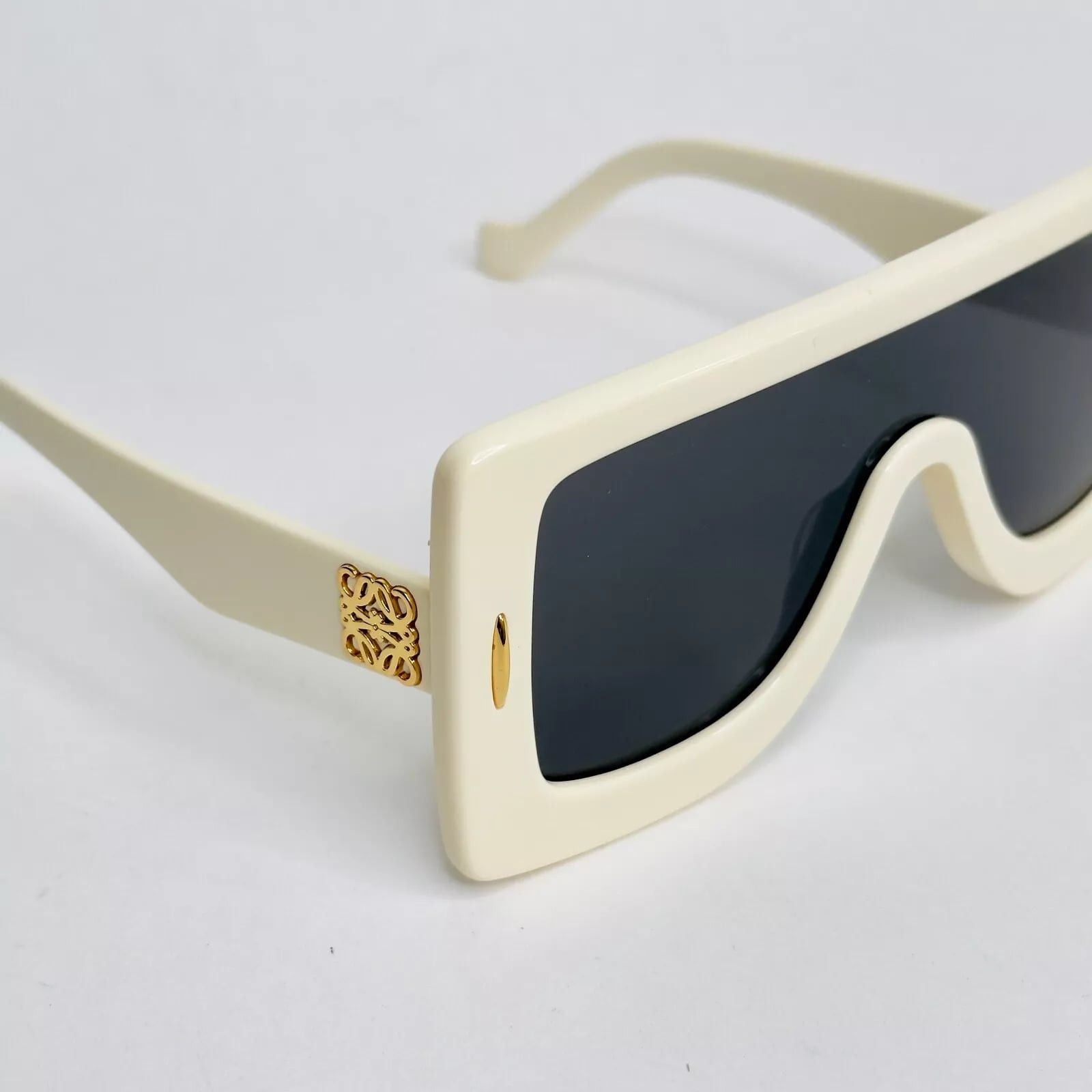Loewe LOEWE SCREEN Chunky ANAGRAM LW40104I 40104 Unisex Sunglasses Size ONE SIZE - 5 Thumbnail