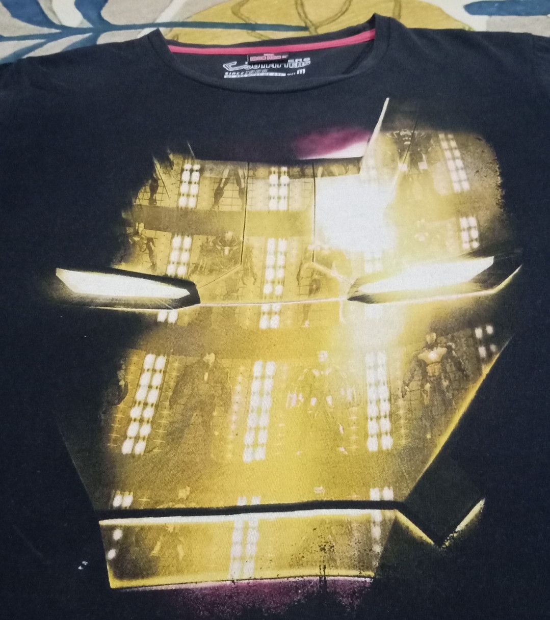 Marvel Comics × basketcase gallery Marvel Iron Man 3 x Charges Outfitters T-shirt Size US M / EU 48-50 / 2 - 10 Thumbnail