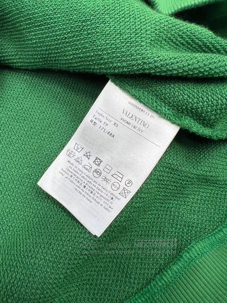 Valentino Valentino Autumn and winter new badge logo hooded sweatshi Size US M / EU 48-50 / 2 - 7 Thumbnail