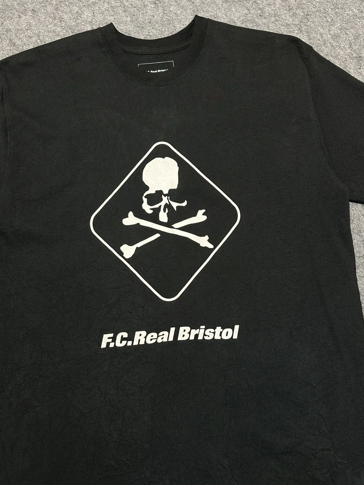 F.C. Real Bristol F.C.Real Bristol x Mastermind Japan white skull and bones. Size US S / EU 44-46 / 1 - 2 Thumbnail