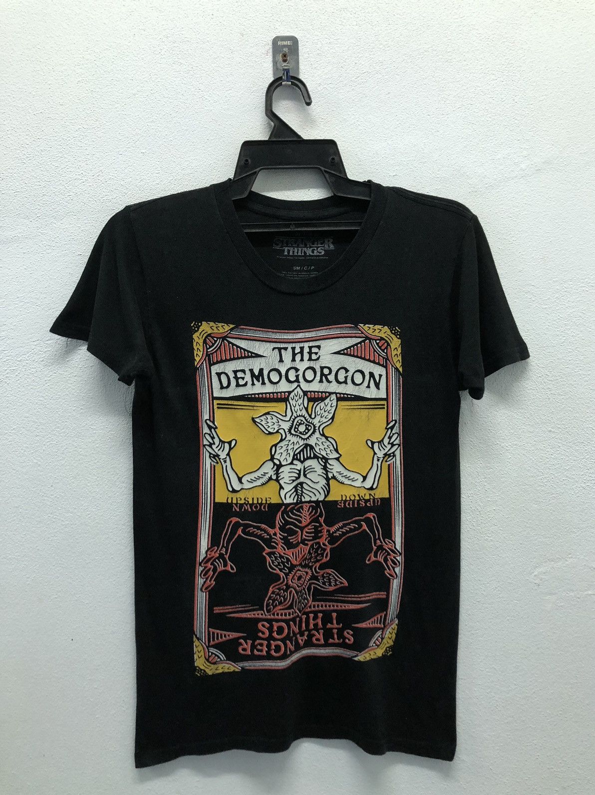 Vintage Netflix Stranger Things The Demogorgon T-Shirt Size US S / EU 44-46 / 1 - 1 Thumbnail