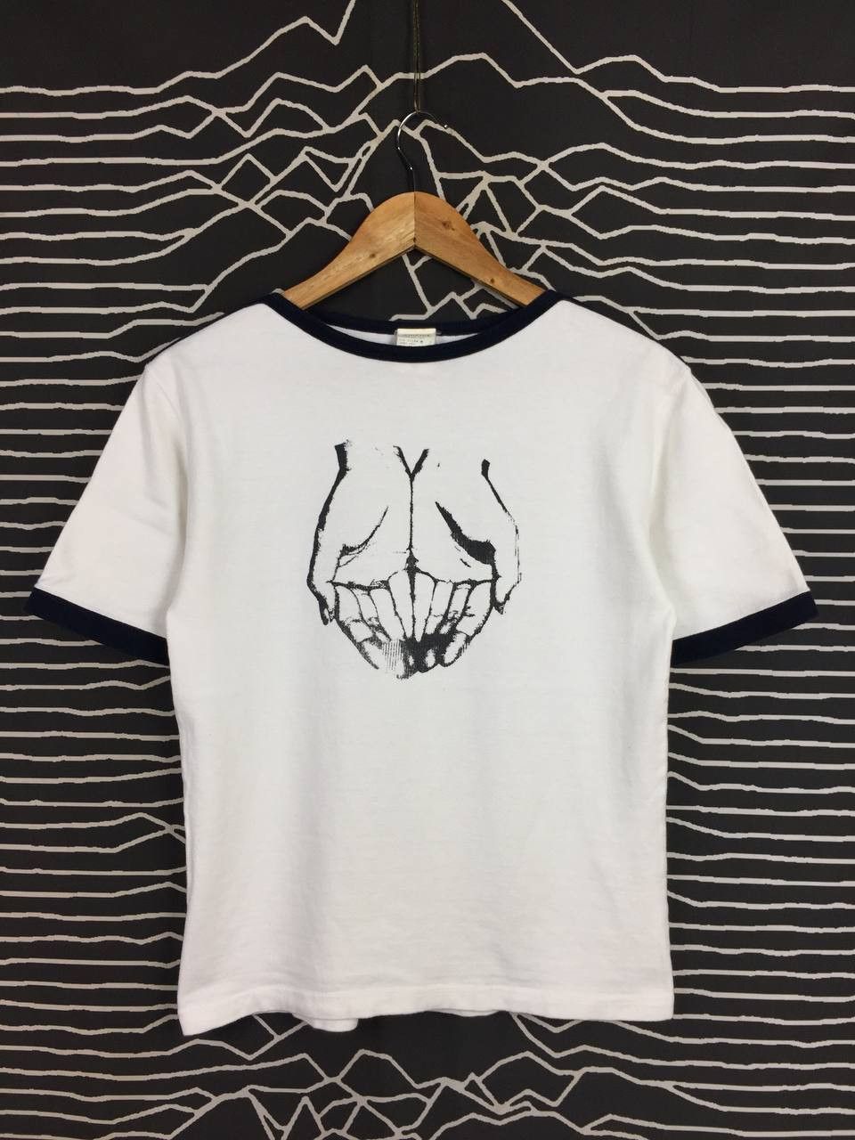 Edifice Japan Edifice Japan Hand Minimalist Ink Artwork Graphic Tee Size US S / EU 44-46 / 1 - 1 Thumbnail