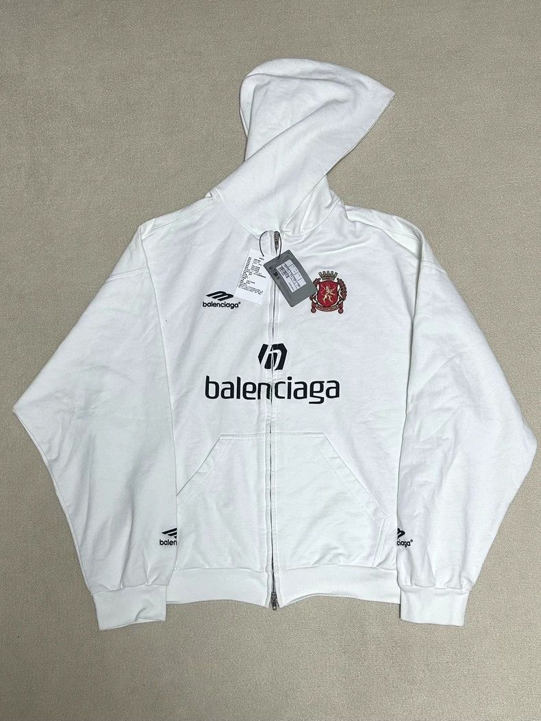 Balenciaga Balenciaga Spring 24 Manchester United White Football Limit Size US M / EU 48-50 / 2 - 1 Thumbnail