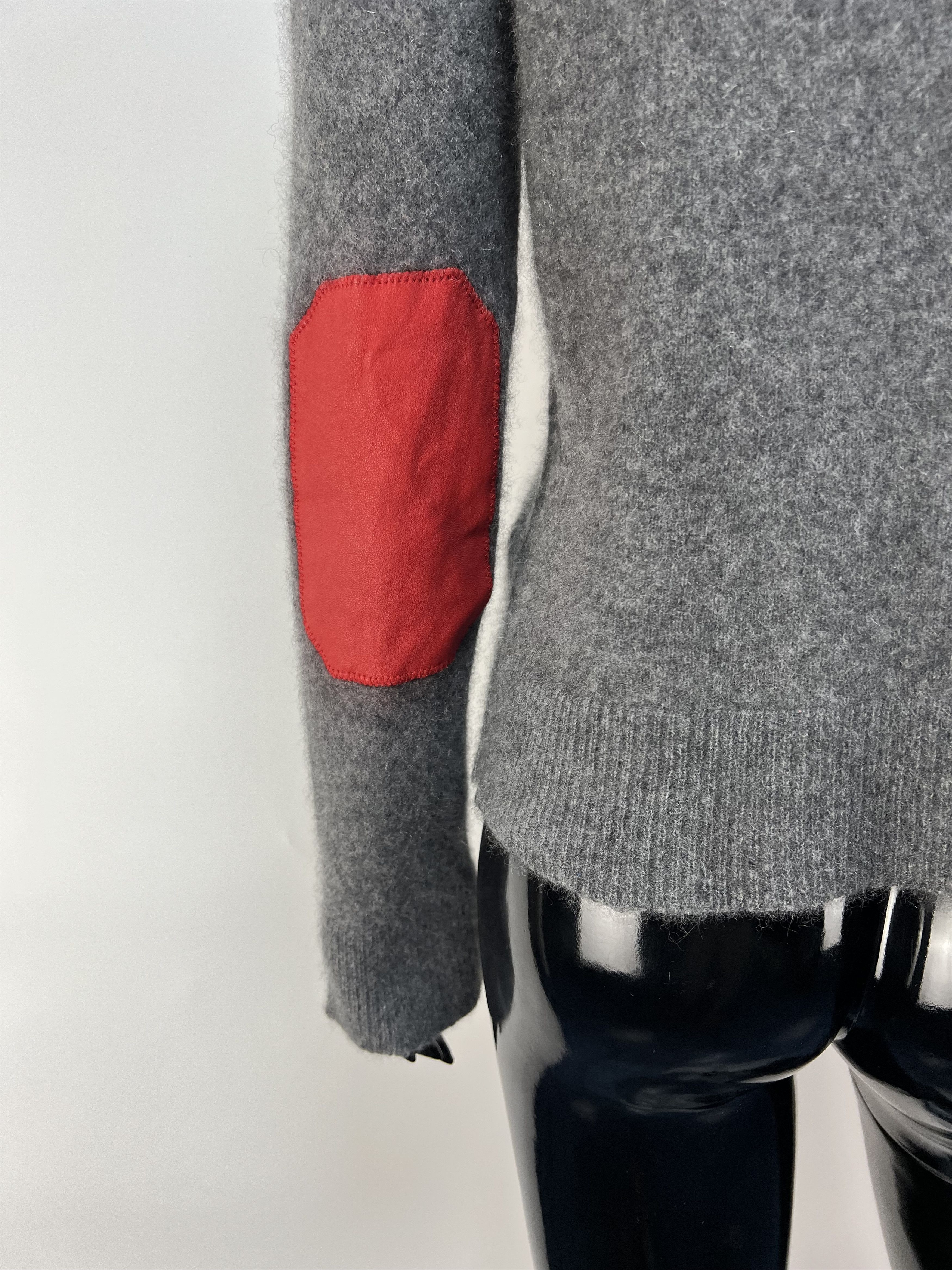 Zadig & Voltaire Zadig & Voltaire Cashmere V-Neck Sweater Leather Aplication Size S / US 4 / IT 40 - 9 Thumbnail