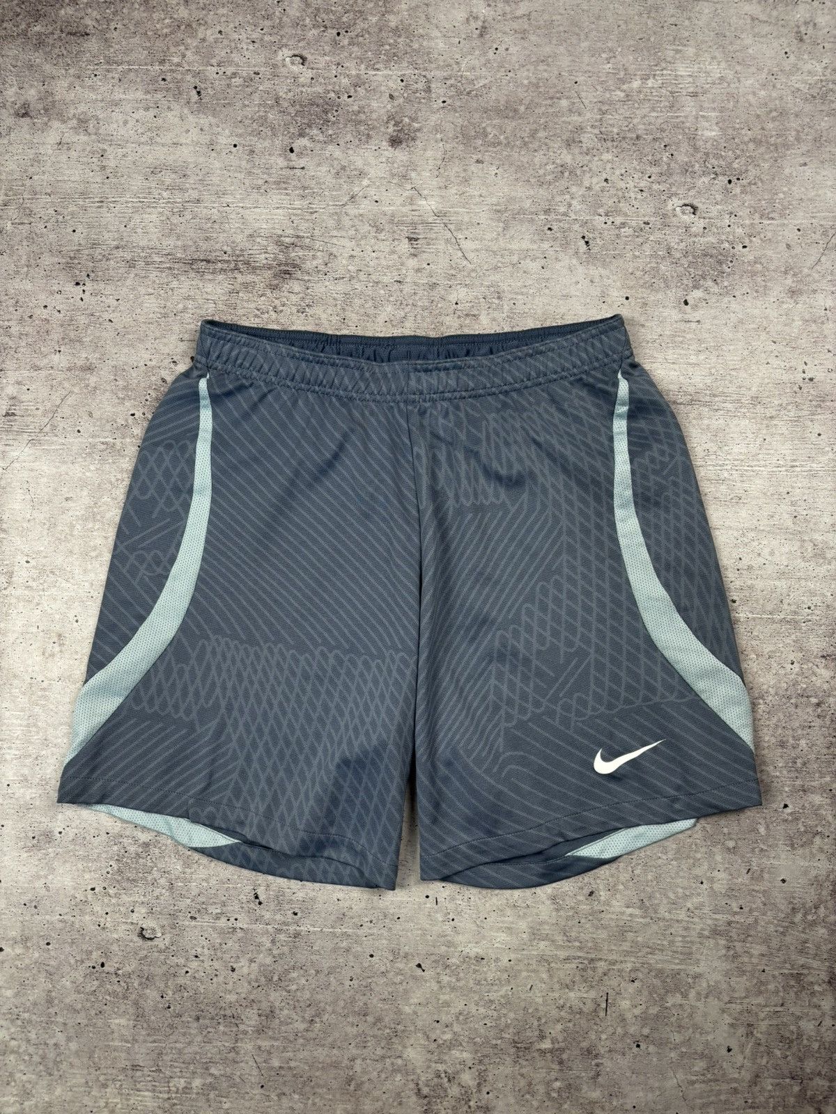 Nike Nike multicolor sports shorts size M Size US 32 / EU 48 - 1 Thumbnail
