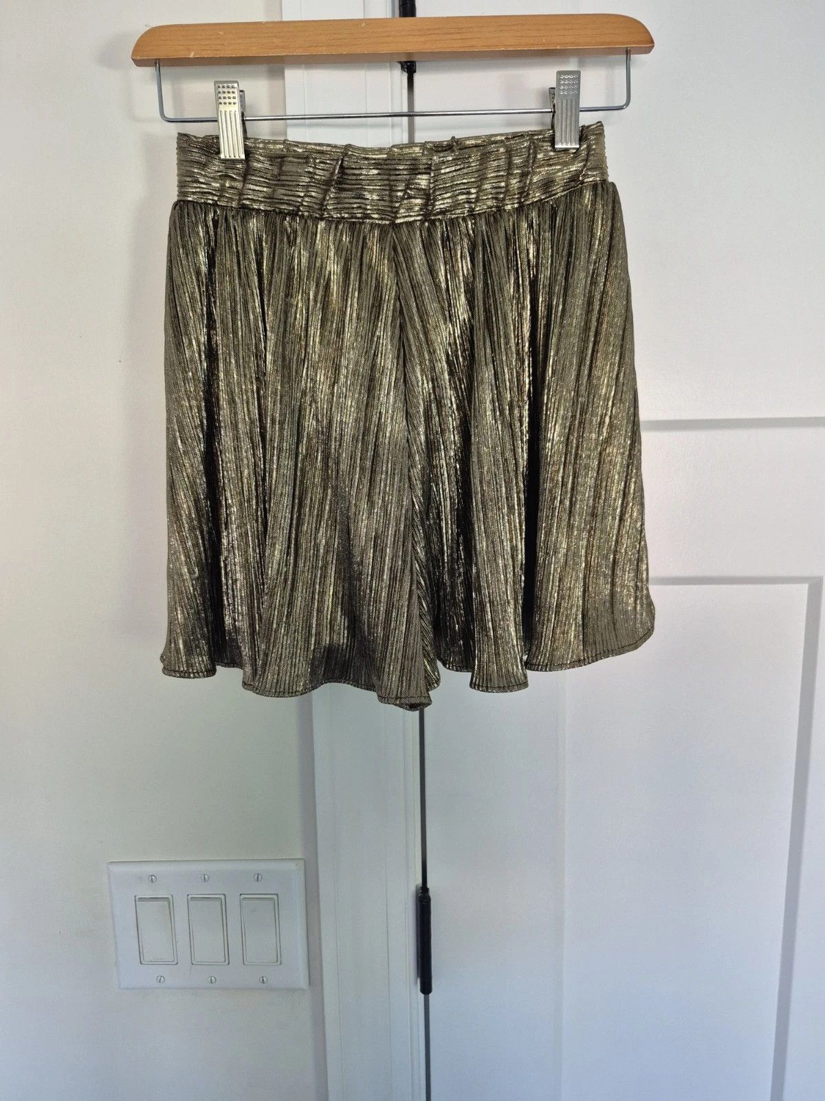 Show Me Your MuMu Show Me Your MUMU Skort Carlos Lame Swing Shorts Pleated XS Size 23" - 8 Thumbnail