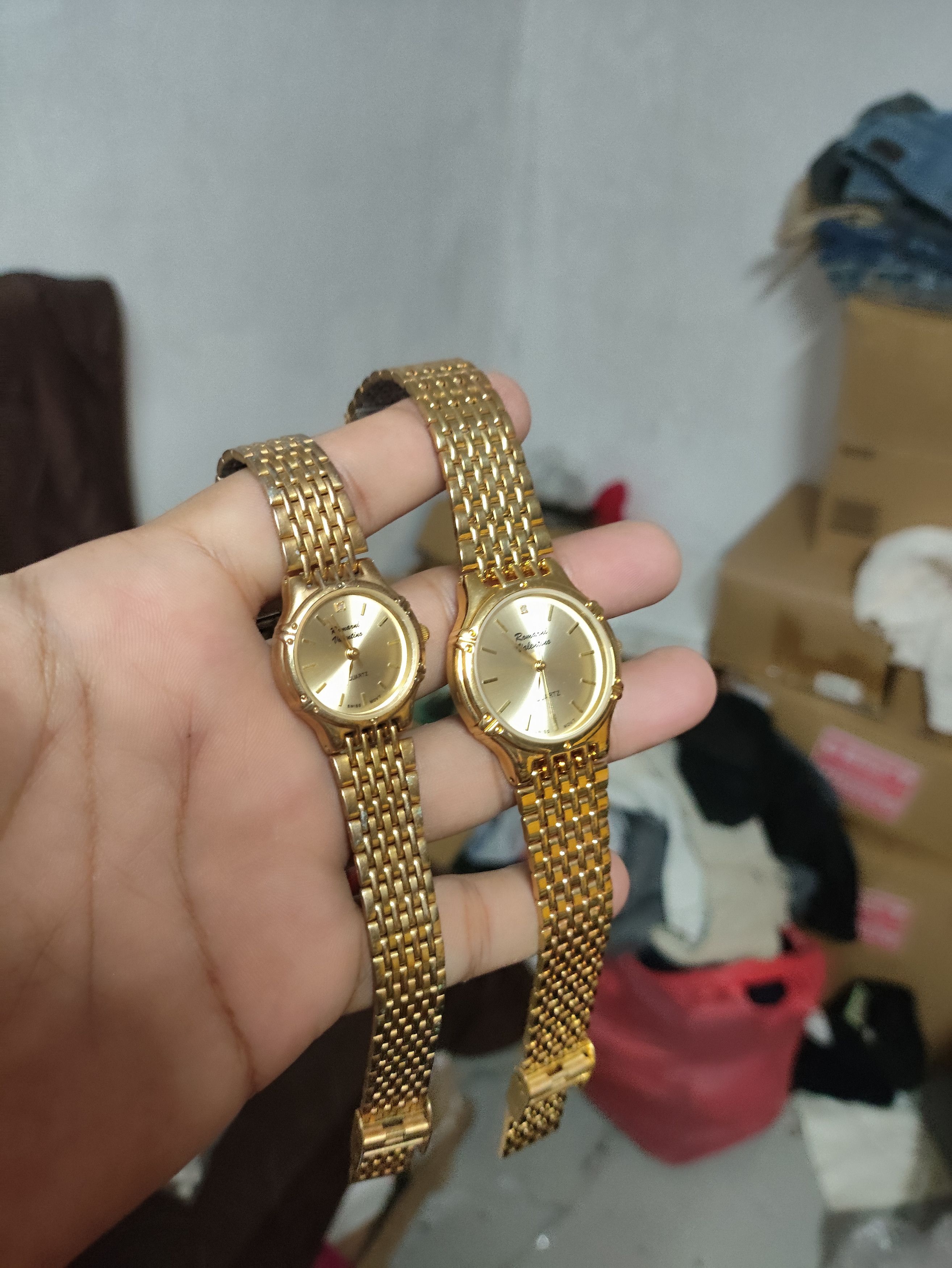 Japanese Brand ROMARNI VALENTINO (ONE PAIR GOLD WATCH COLOR) GOOD FUNCTION Size ONE SIZE - 3 Thumbnail