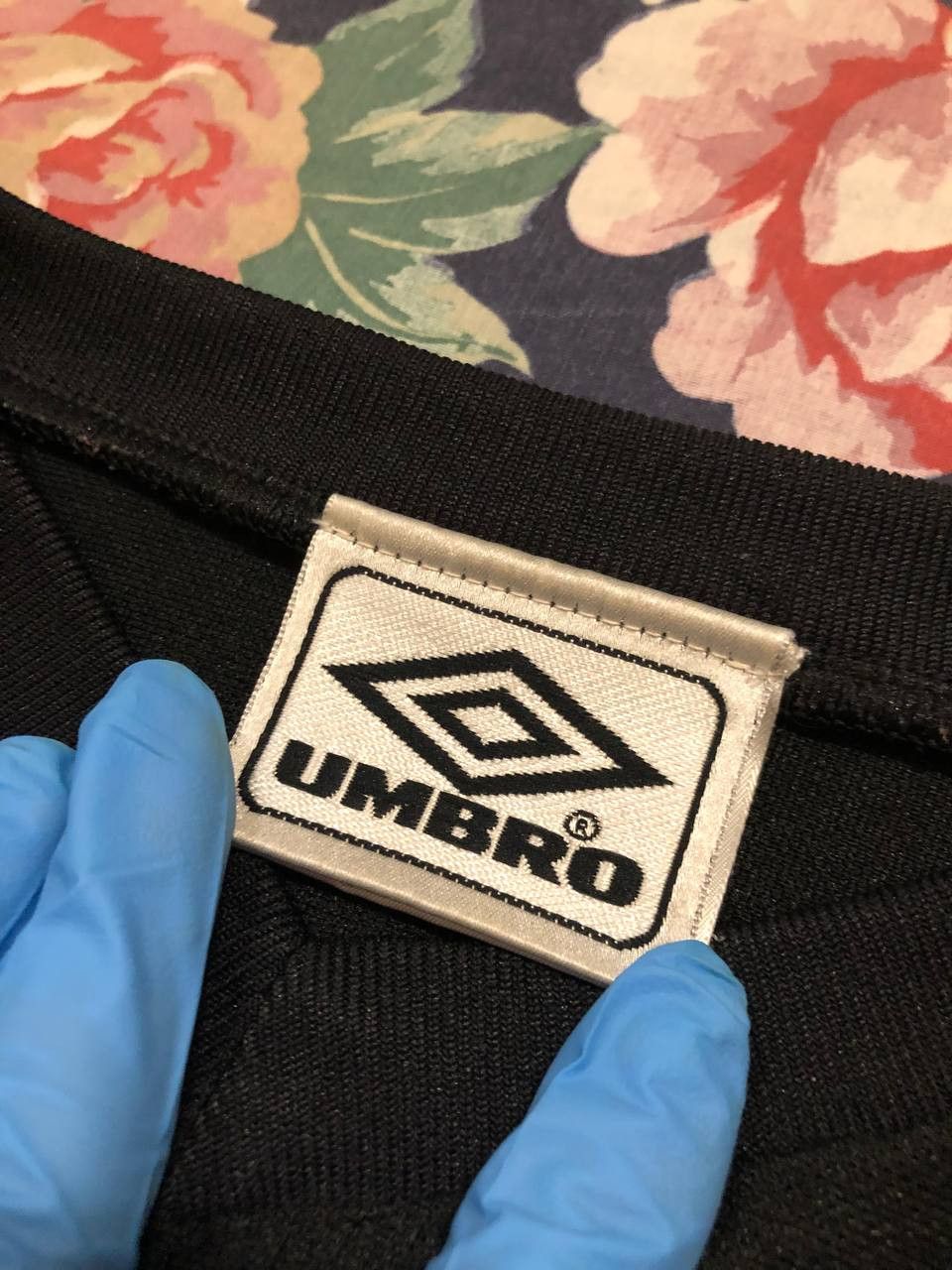 Umbro streetwear logo center T-shirt black Umbro Y2K Vintage Size US M / EU 48-50 / 2 - 2 Thumbnail