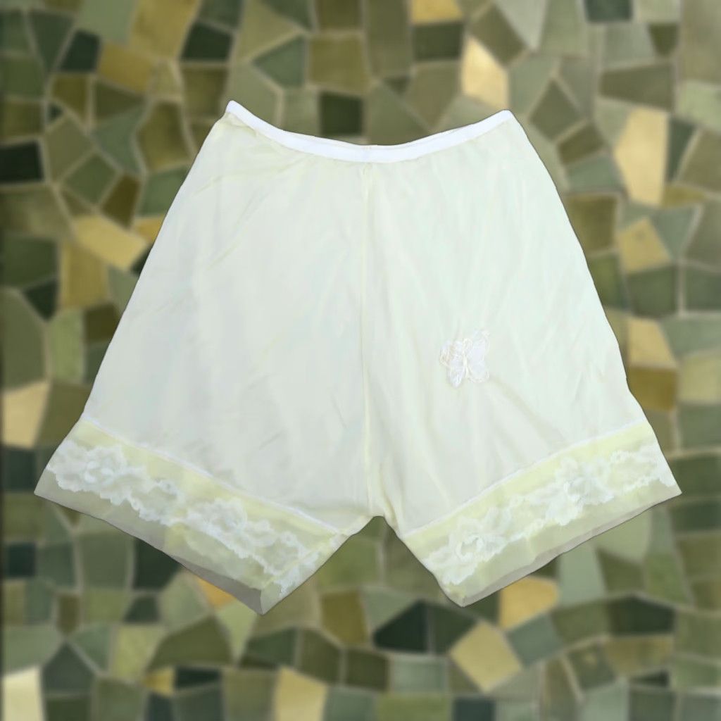 Vintage VINTAGE pale yellow lace trim bloomer slip shorts S Women Boyshort XS? Size 28" / US 6 / IT 42 - 1 Thumbnail