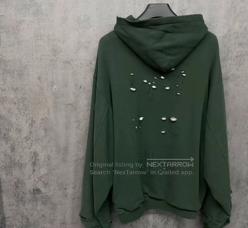 Balenciaga Balenciaga Distressed Logo Hoodie Sweatshirt. Size US XXS / EU 40 - 3 Thumbnail