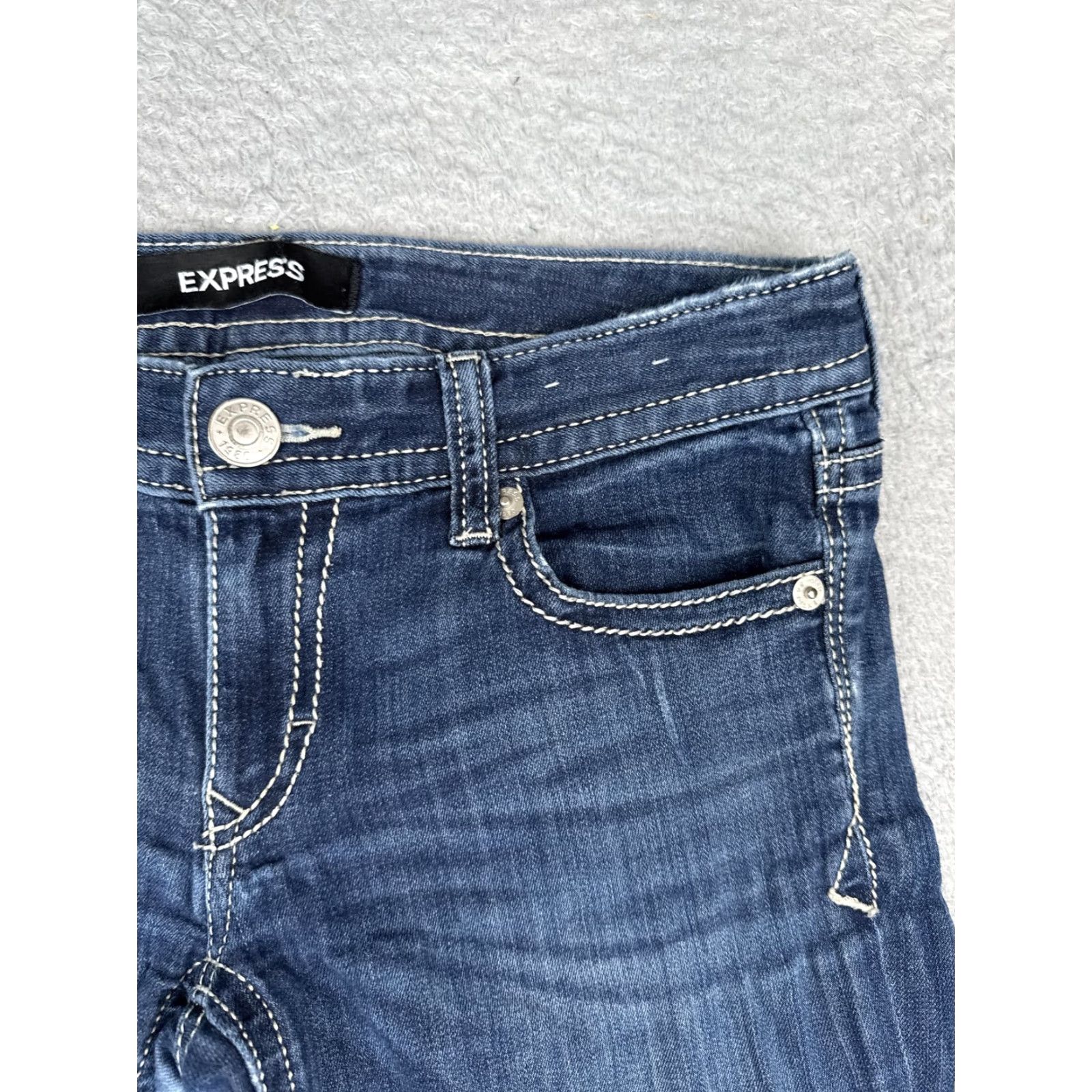 Express Express Denim Shorts Women 4 Blue Cut-Off Raw Hem Stretch Embroidered Pockets 30W Women Shorts Cut-Off Denim Express 4R/4 Regular Black? Size 27" / US 4 / IT 40 - 5 Thumbnail