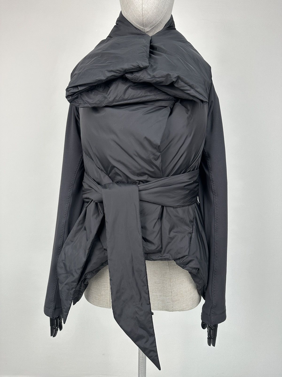 Lululemon LULULEMON Avant Garde Belted Wrap Down Jacket Women’s Black Size XS / US 0-2 / IT 36-38 - 5 Thumbnail