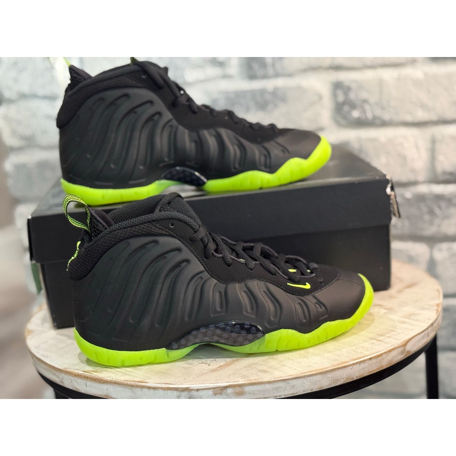Nike Nike Little Posite One Black Volt Size 5y HF0977-001 Size US 5 / EU 37 - 1 Thumbnail