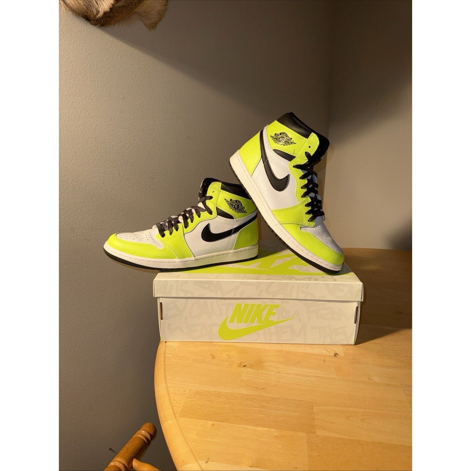 Nike Jordan 1 Retro High OG Visionaire - Size 10.5 OG Box Extra Size US 10.5 / EU 43-44 - 2 Thumbnail