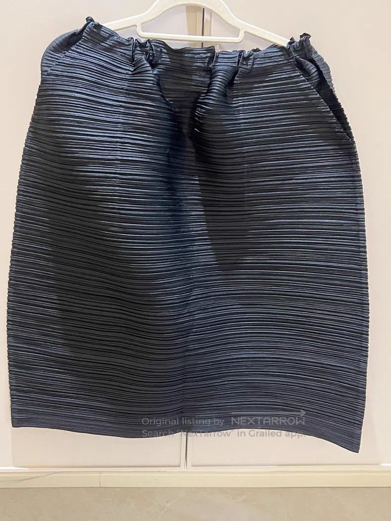 Issey Miyake Issey Miyake size:3 Black Horizontal-Striped Midi Skirt Size 31" - 1 Thumbnail