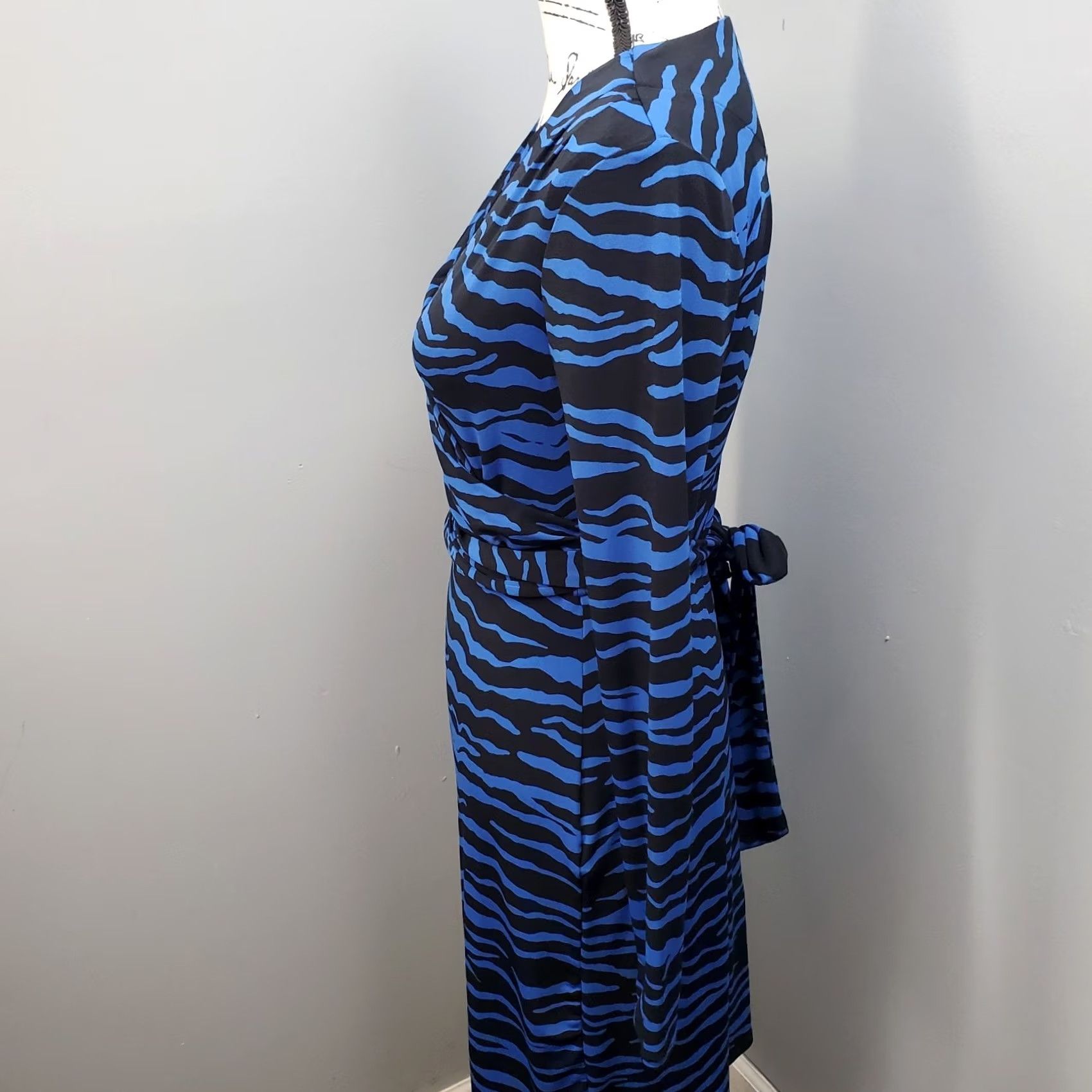 Nicole Miller Nicole Miller Wrap Dress Women S Blue Black Zebra Print Stretch Tie Waist V-Neck Size S / US 4 / IT 40 - 4 Thumbnail