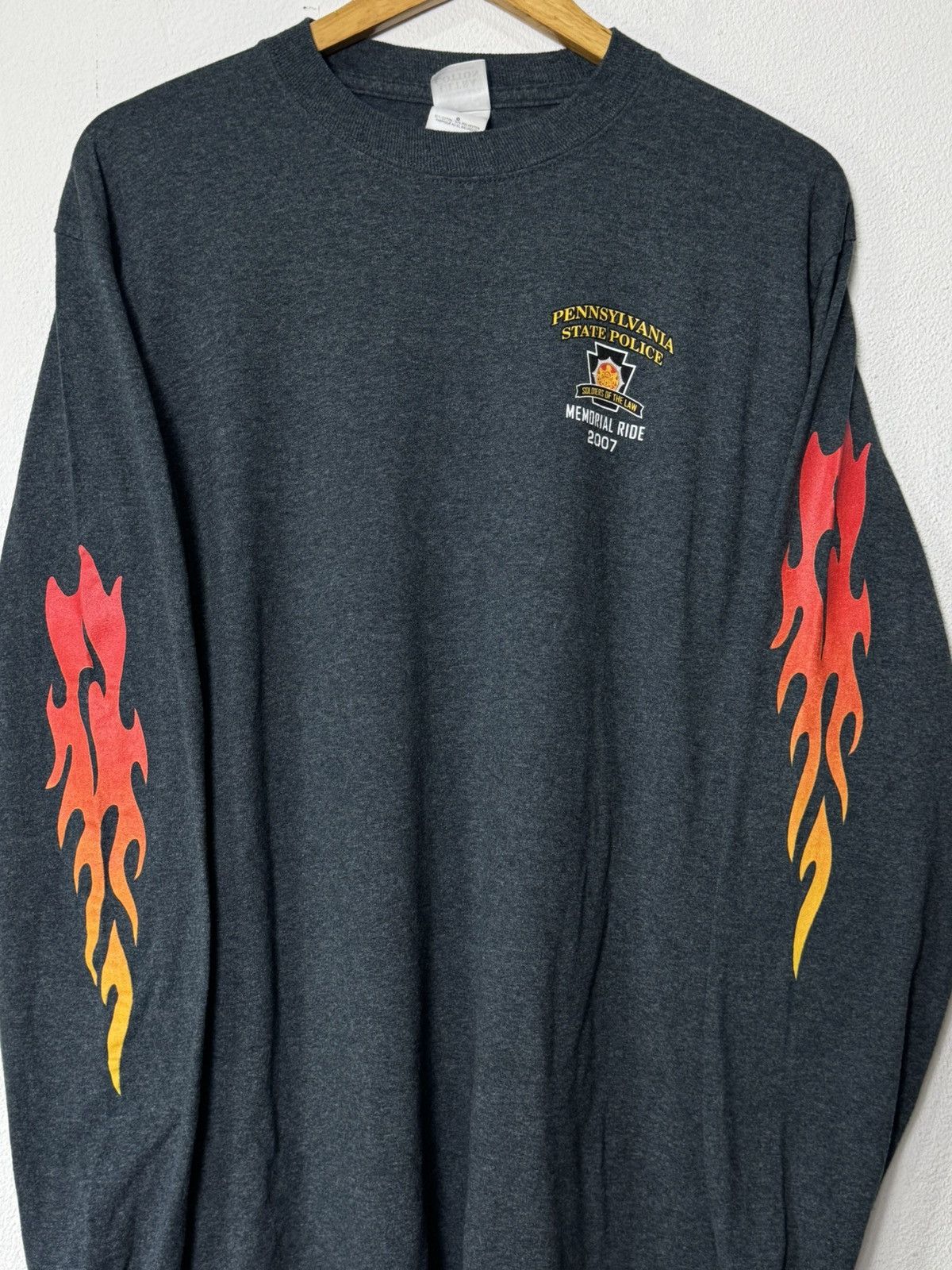 Gildan Pennsylvania state police 👮🏻‍♂️ tshirt Size US L / EU 52-54 / 3 - 4 Thumbnail
