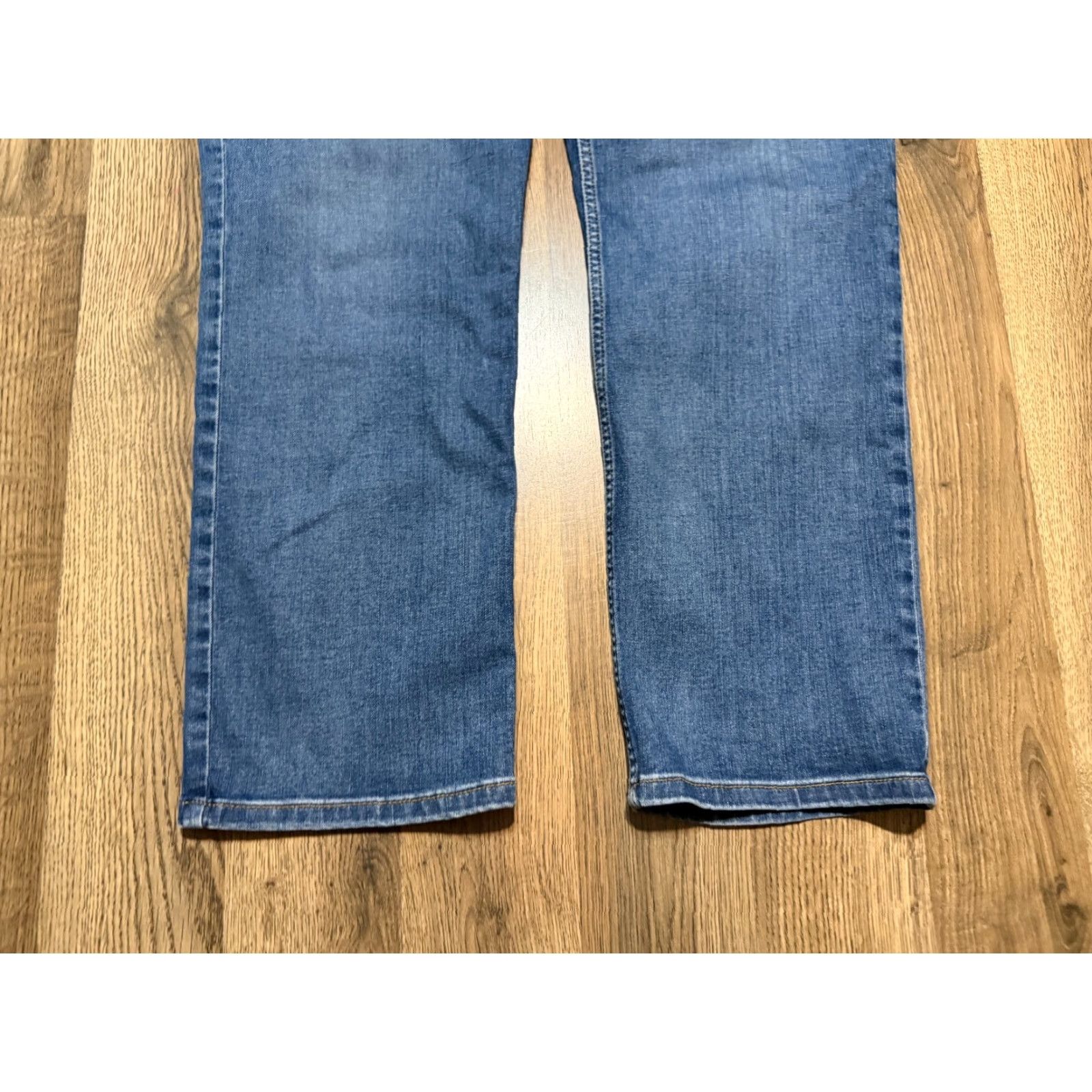 Lee Lee Jeans Women's 16 Medium Blue Denim Straight Leg High Rise Jeans Regular Rise 5-Pocket Inseam 27in Size 38" / US 16 / IT 52 - 3 Thumbnail